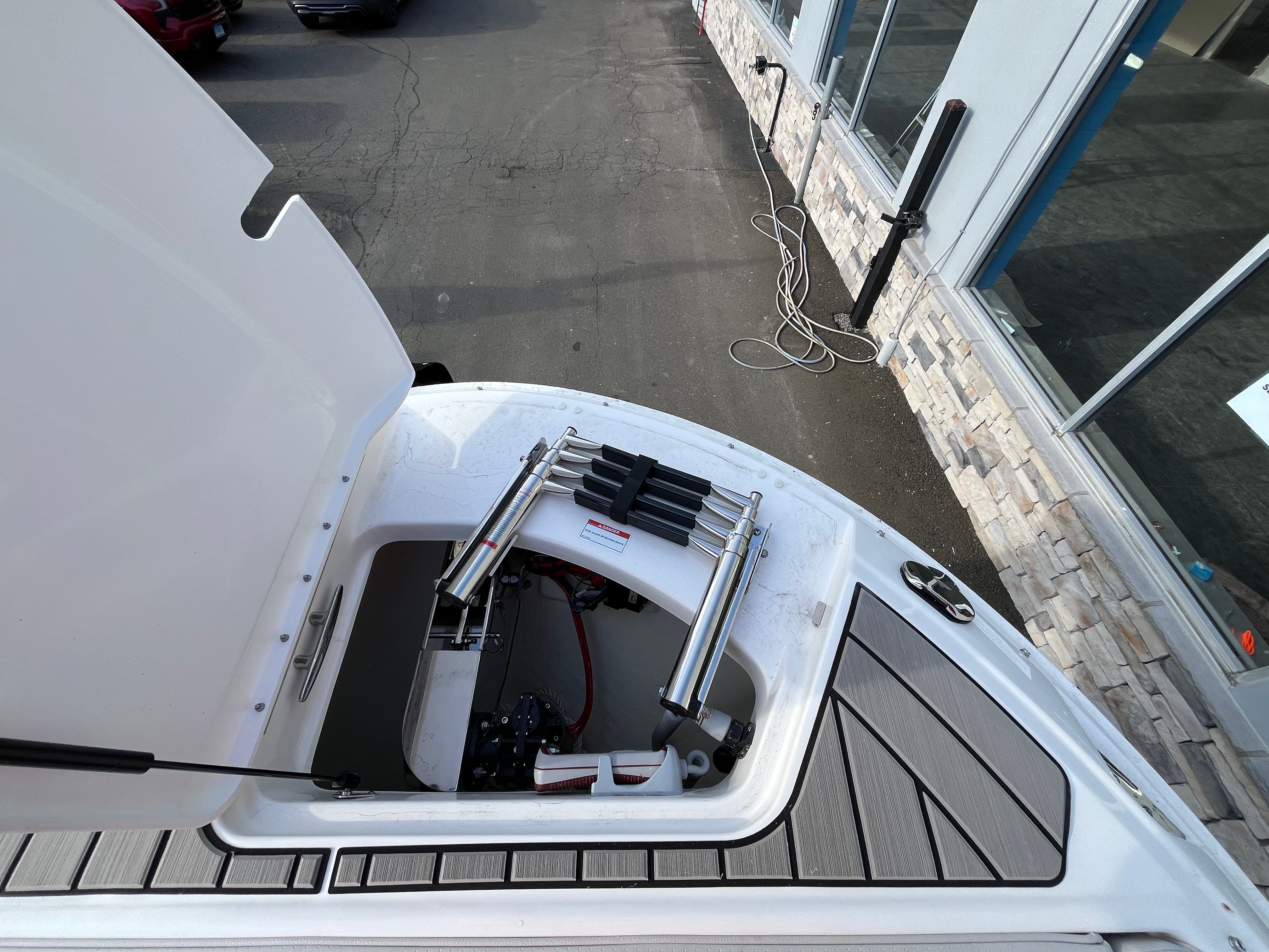 2025 Sea Ray SDX 270 Outboard Image Thumbnail #28