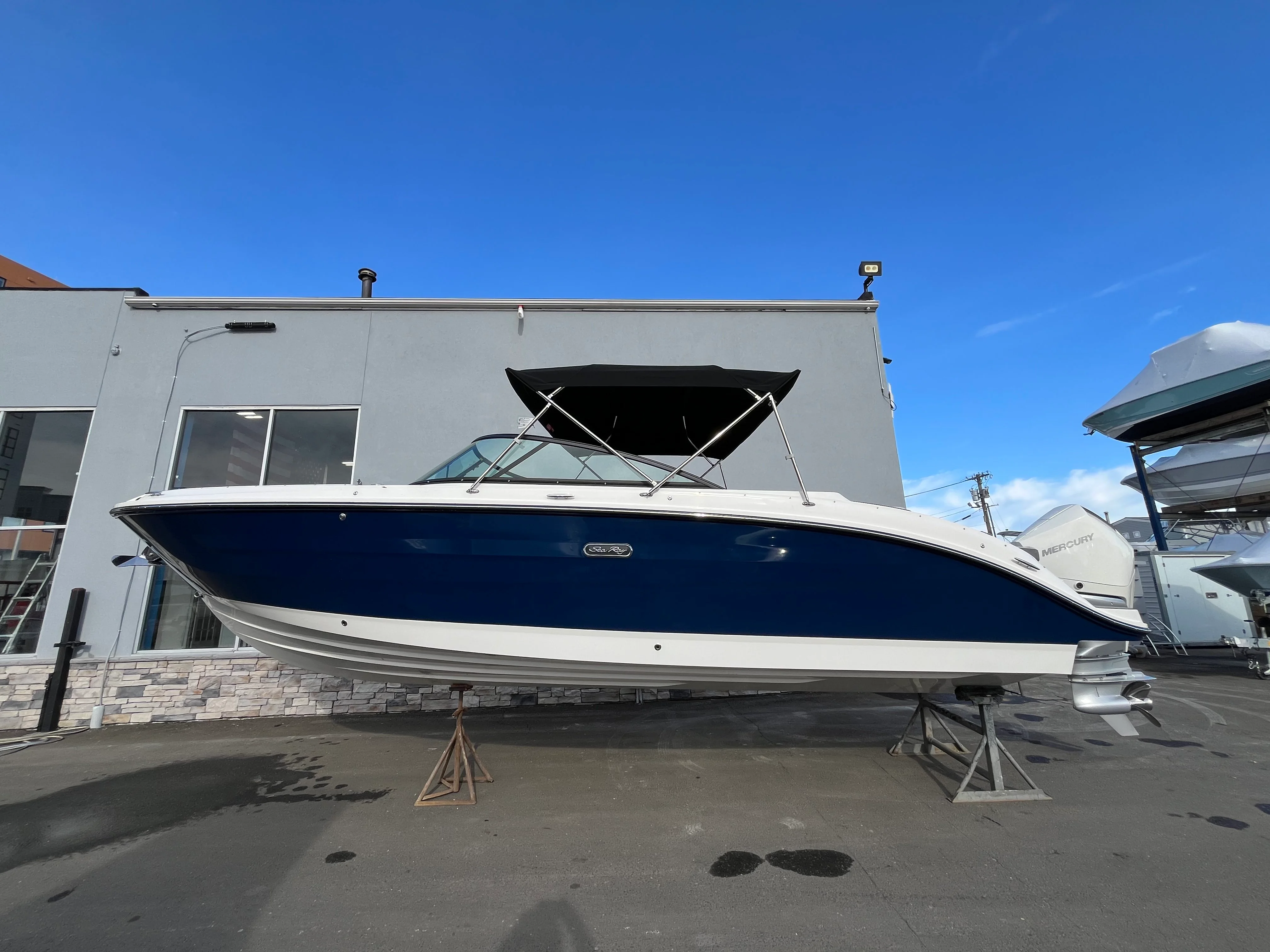 2025 Sea Ray SDX 270 Outboard Image Thumbnail #33