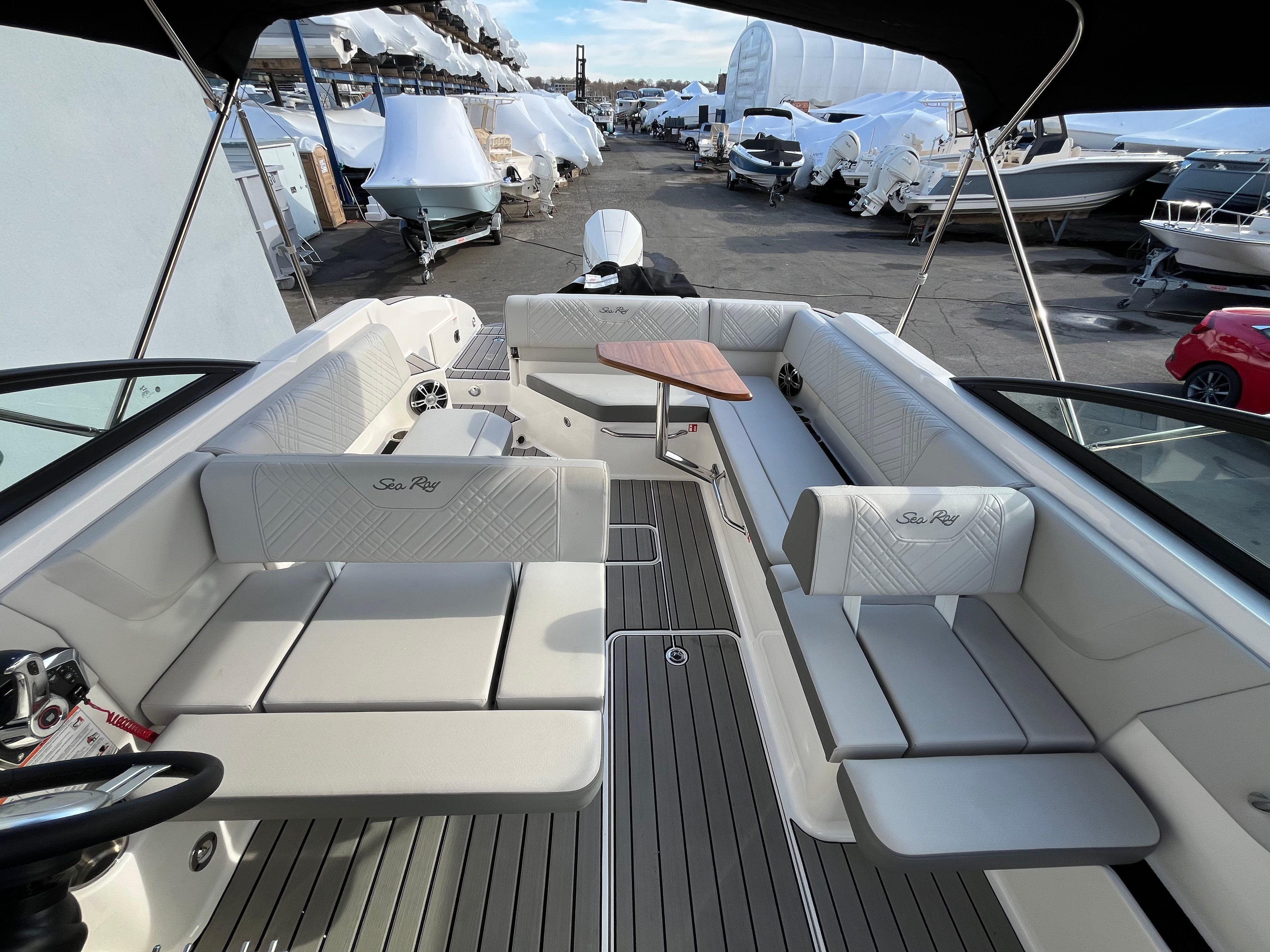 2025 Sea Ray SDX 270 Outboard Image Thumbnail #13