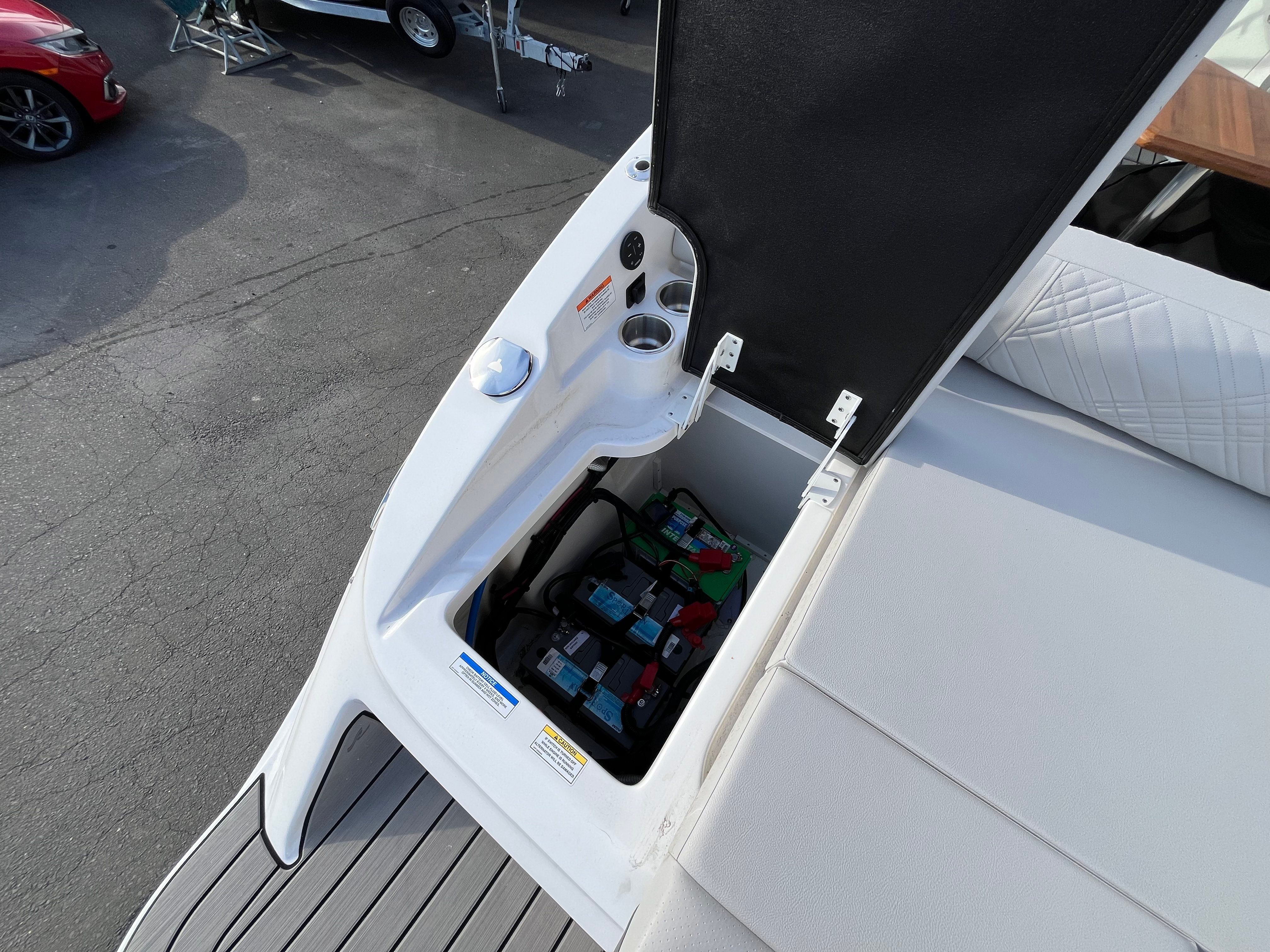 2025 Sea Ray SDX 270 Outboard Image Thumbnail #6