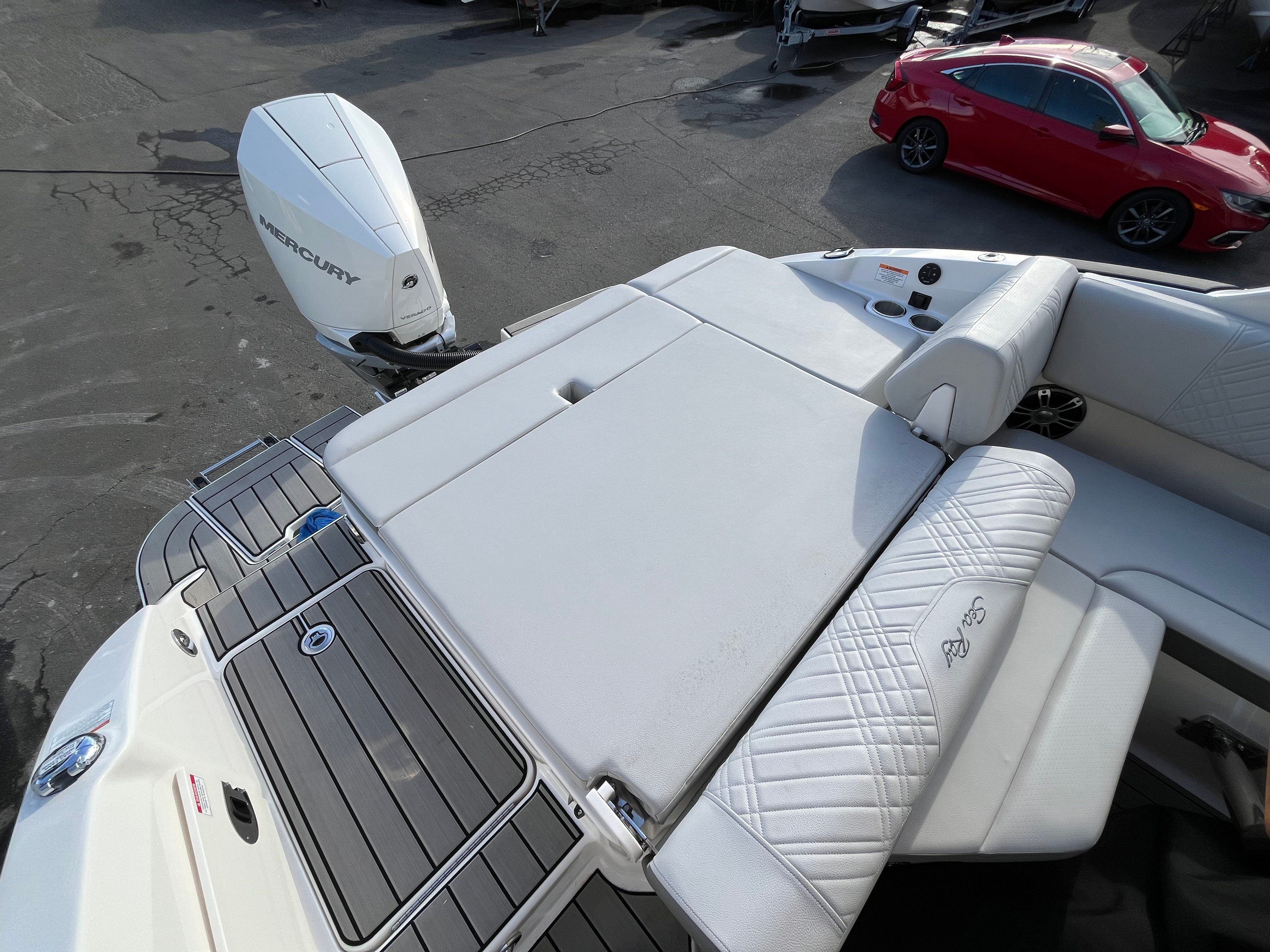 2025 Sea Ray SDX 270 Outboard Image Thumbnail #7