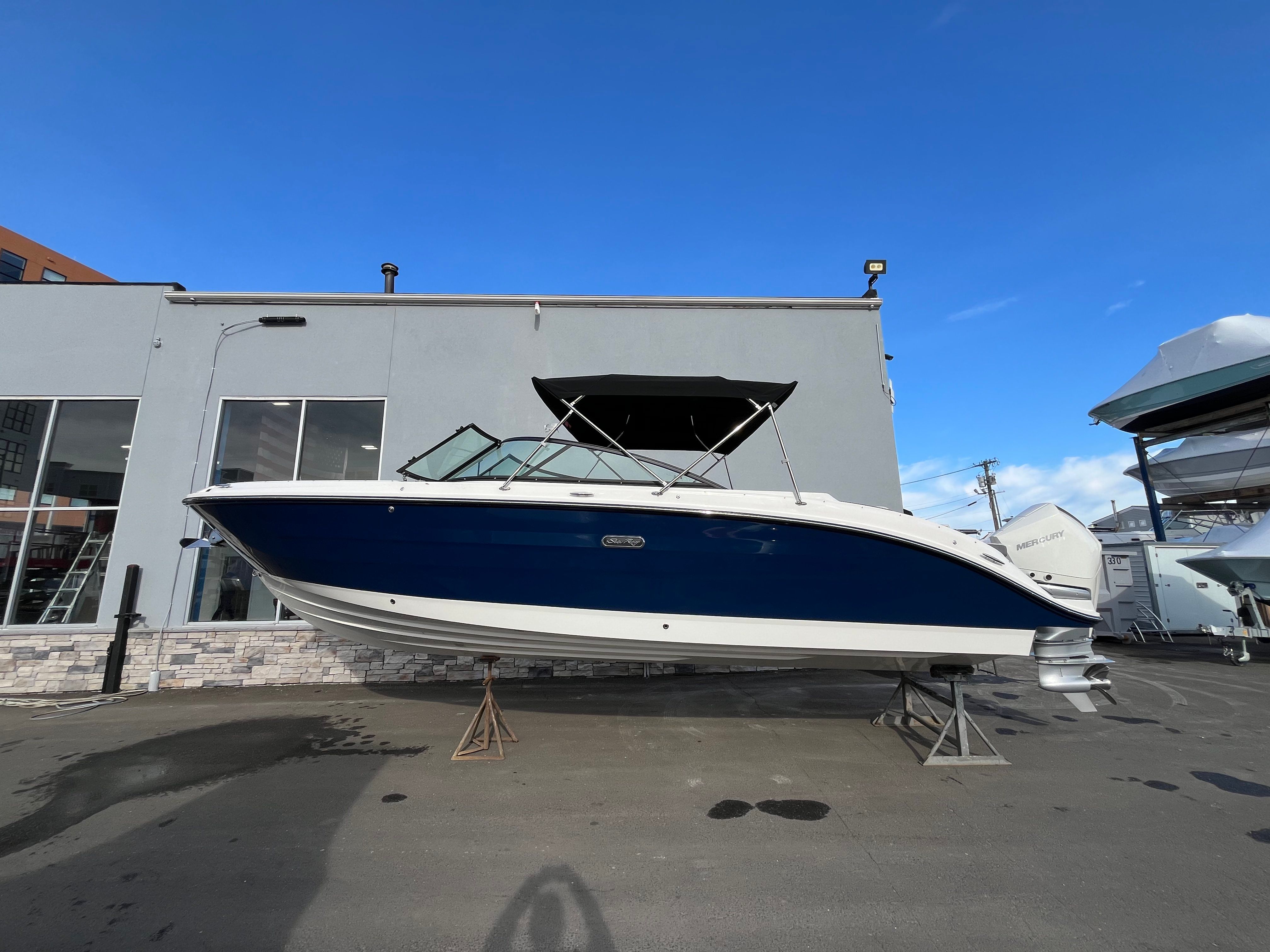 2025 Sea Ray SDX 270 Outboard Image Thumbnail #31