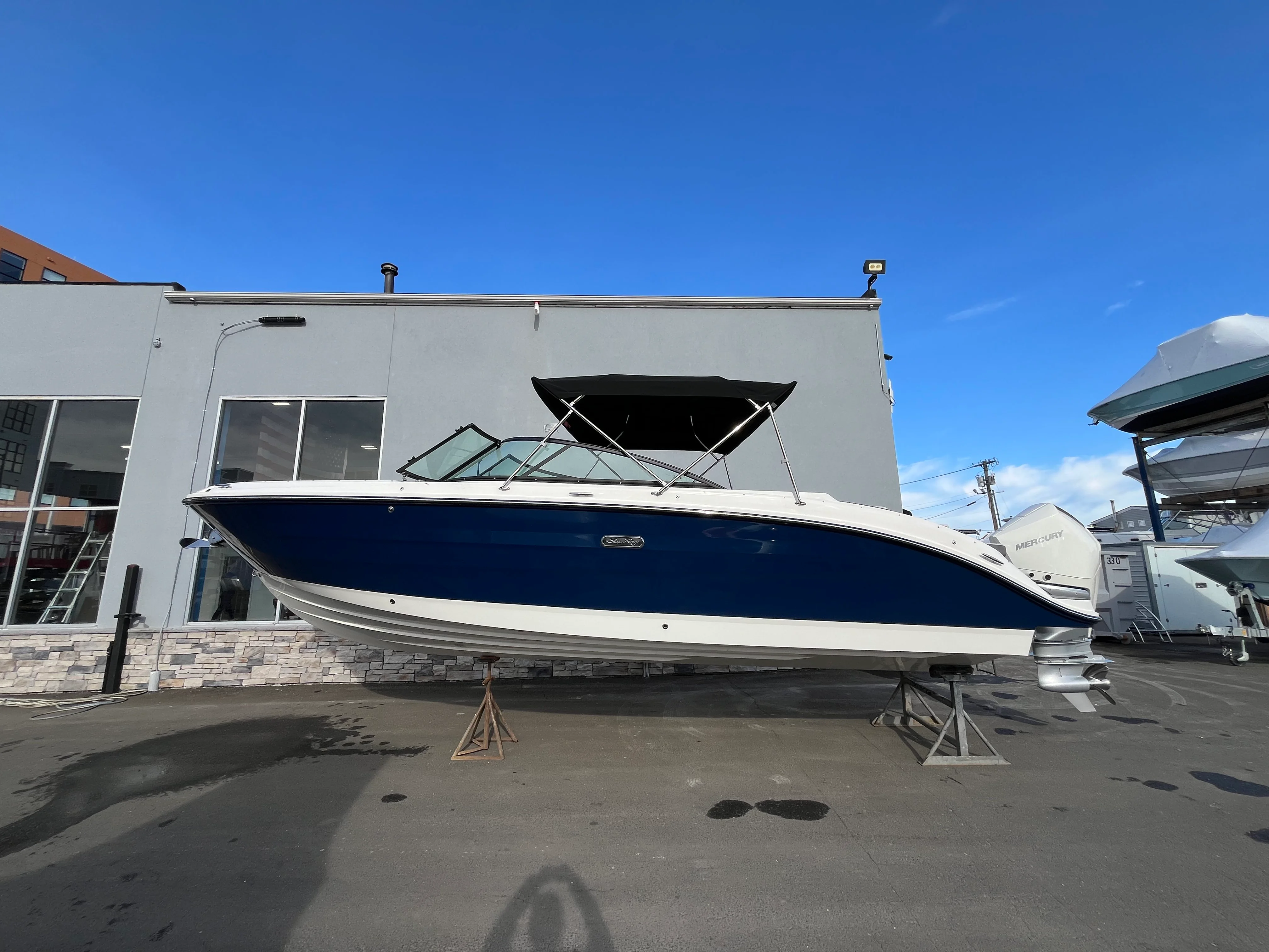 2025 Sea Ray SDX 270 Outboard Image Thumbnail #31