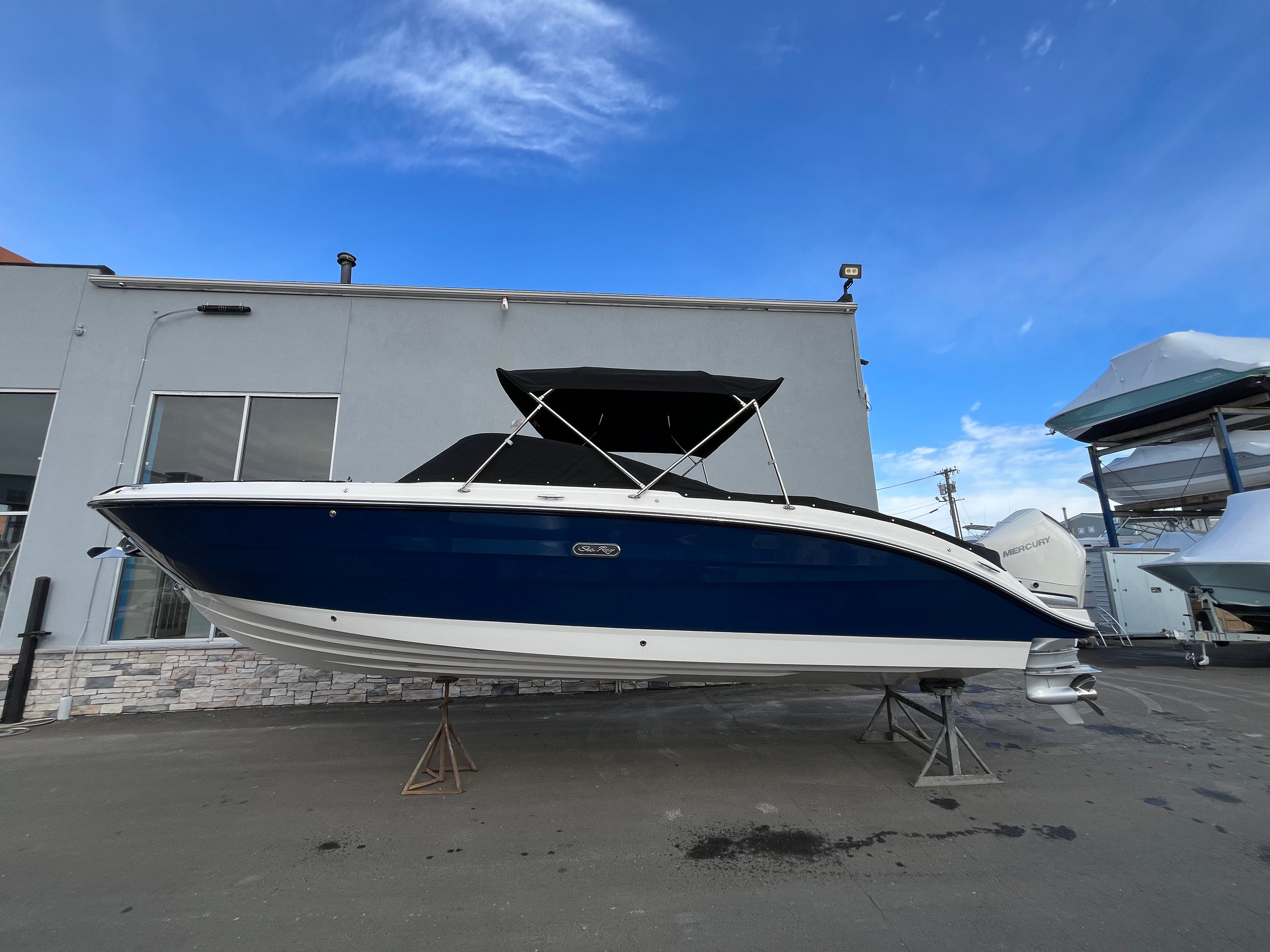 2025 Sea Ray SDX 270 Outboard Image Thumbnail #1