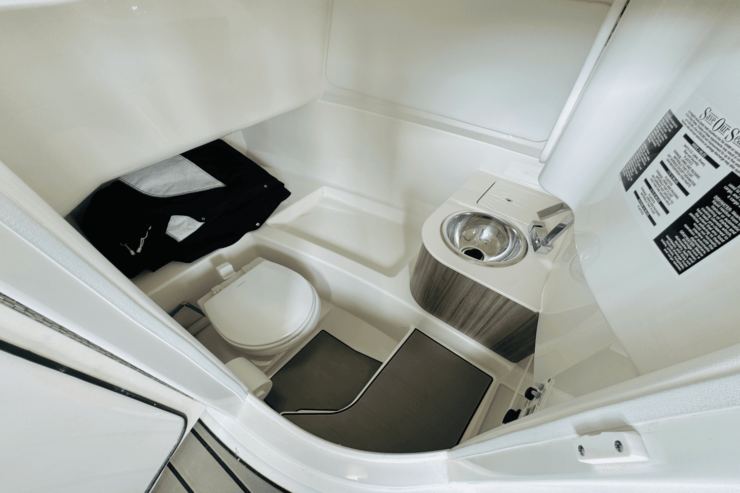 2025 Sea Ray SDX 270 Outboard Image Thumbnail #36