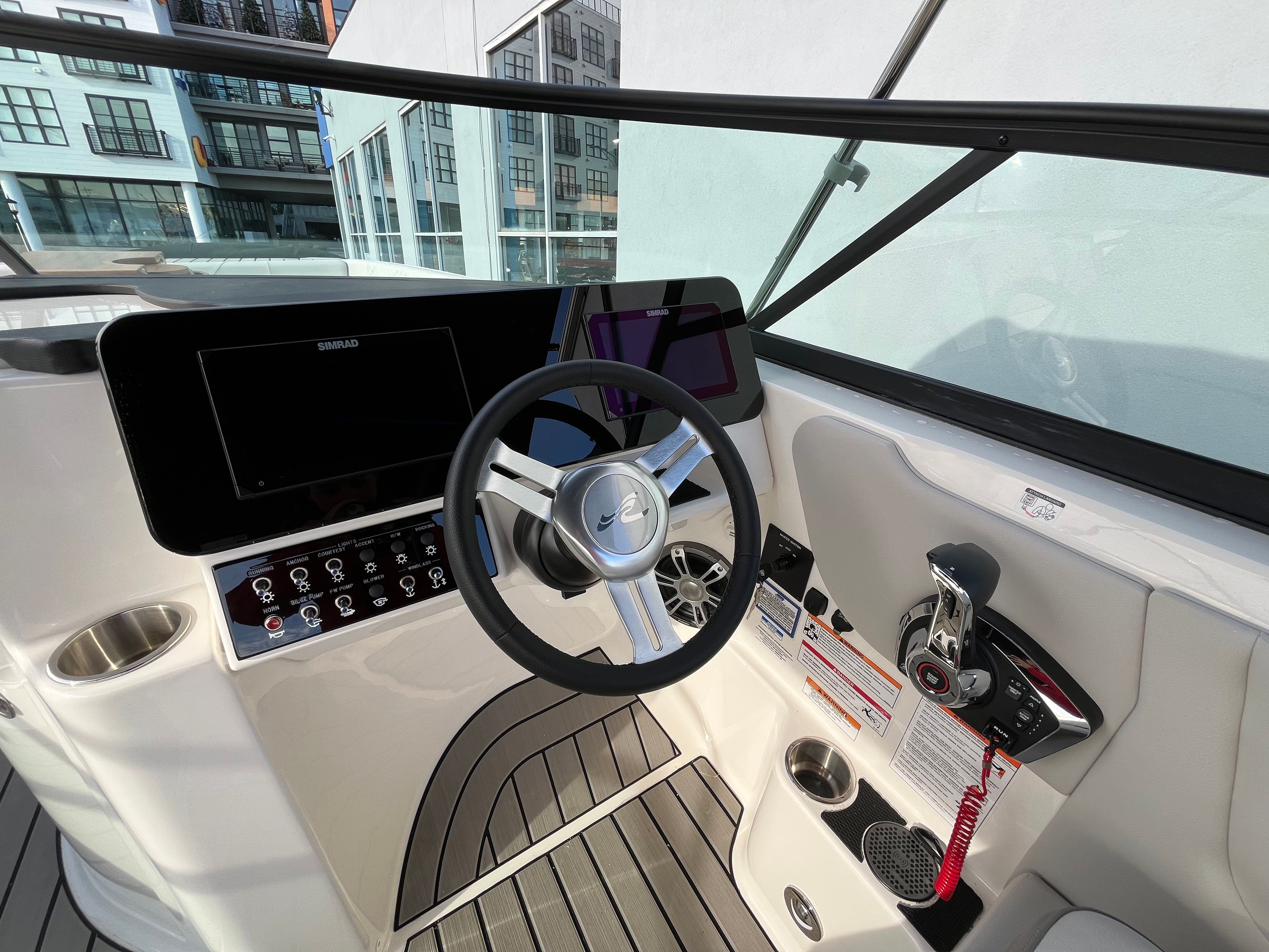 2025 Sea Ray SDX 270 Outboard Image Thumbnail #16