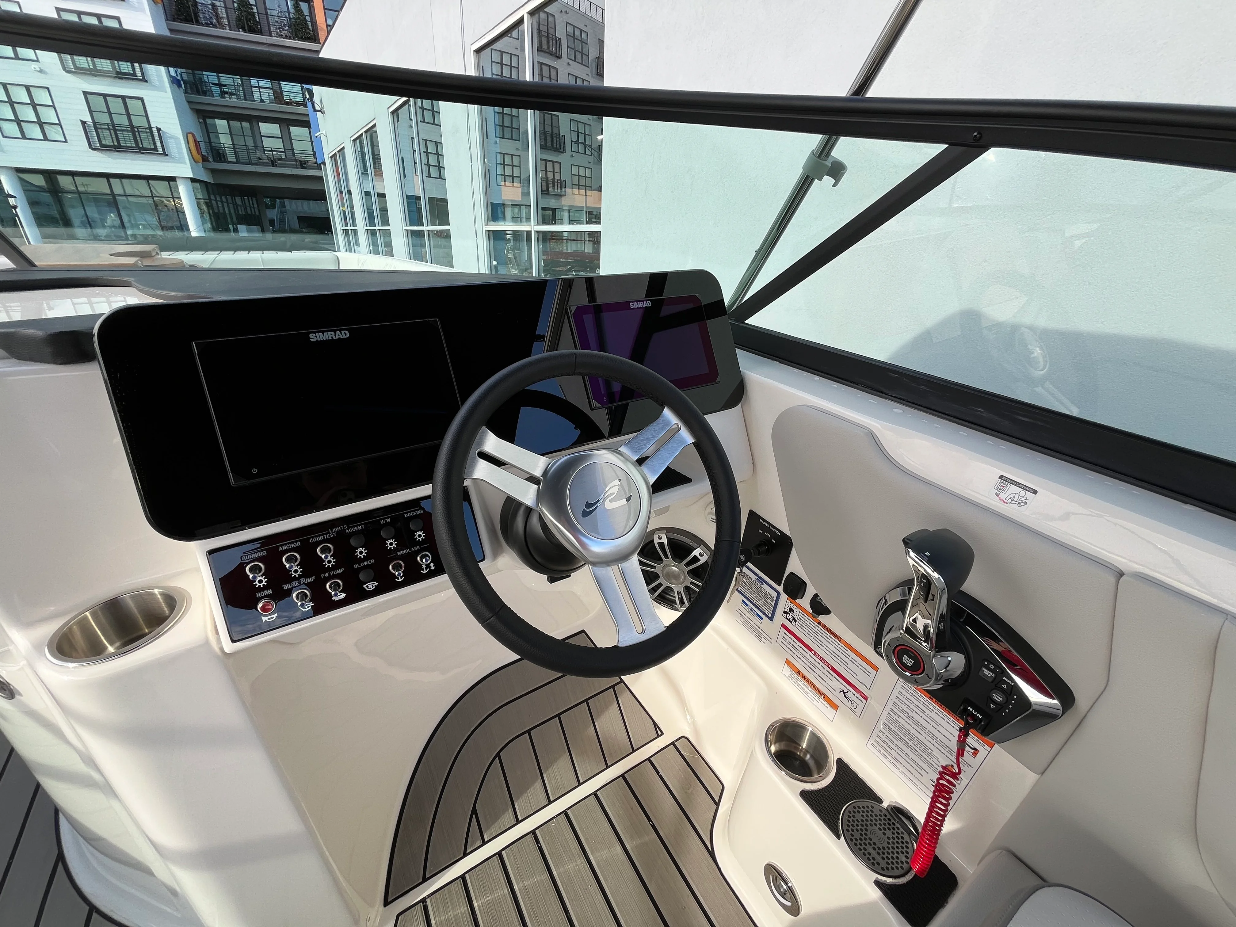 2025 Sea Ray SDX 270 Outboard Image Thumbnail #16