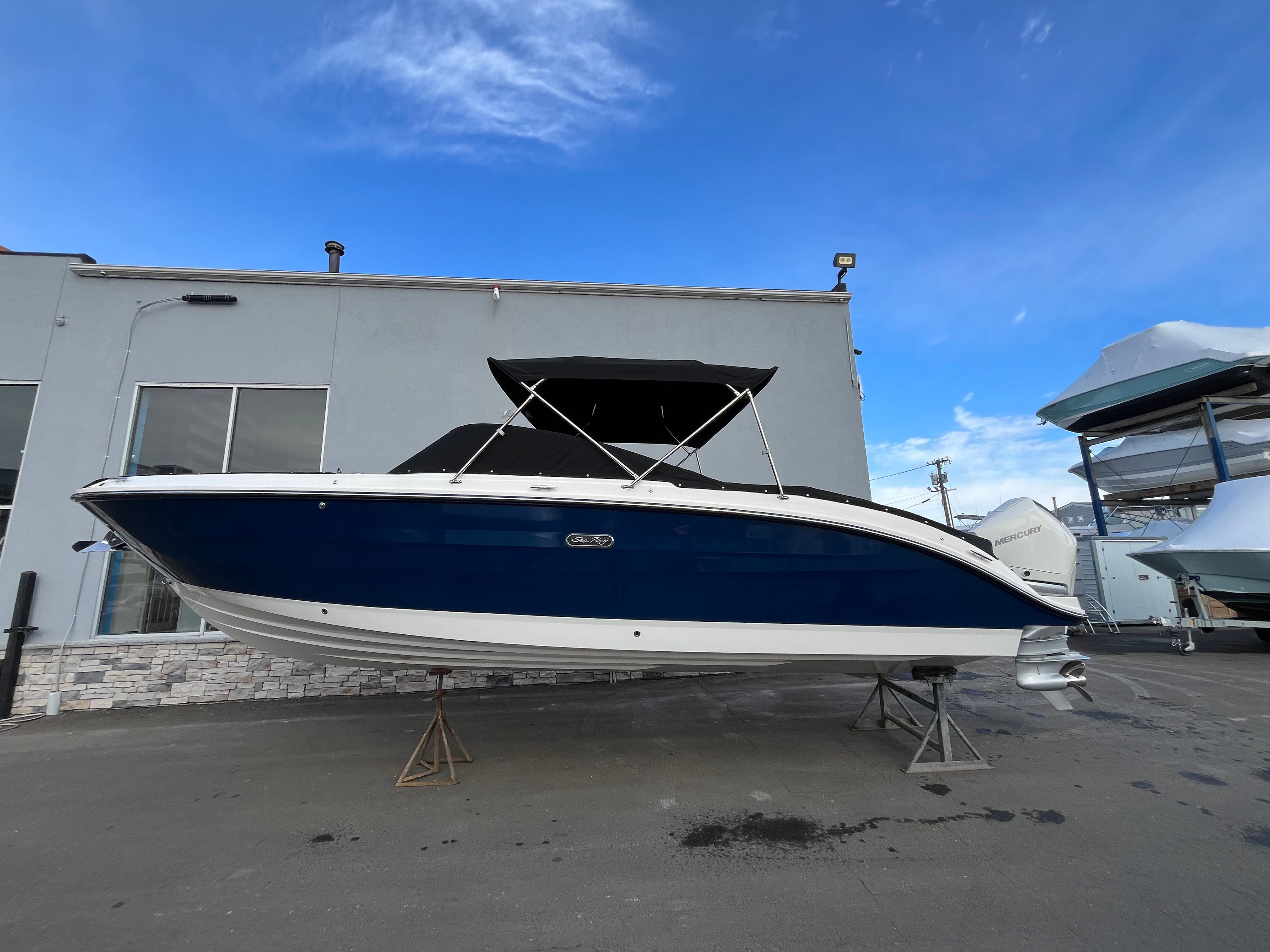 2025 Sea Ray SDX 270 Outboard Image Thumbnail #2