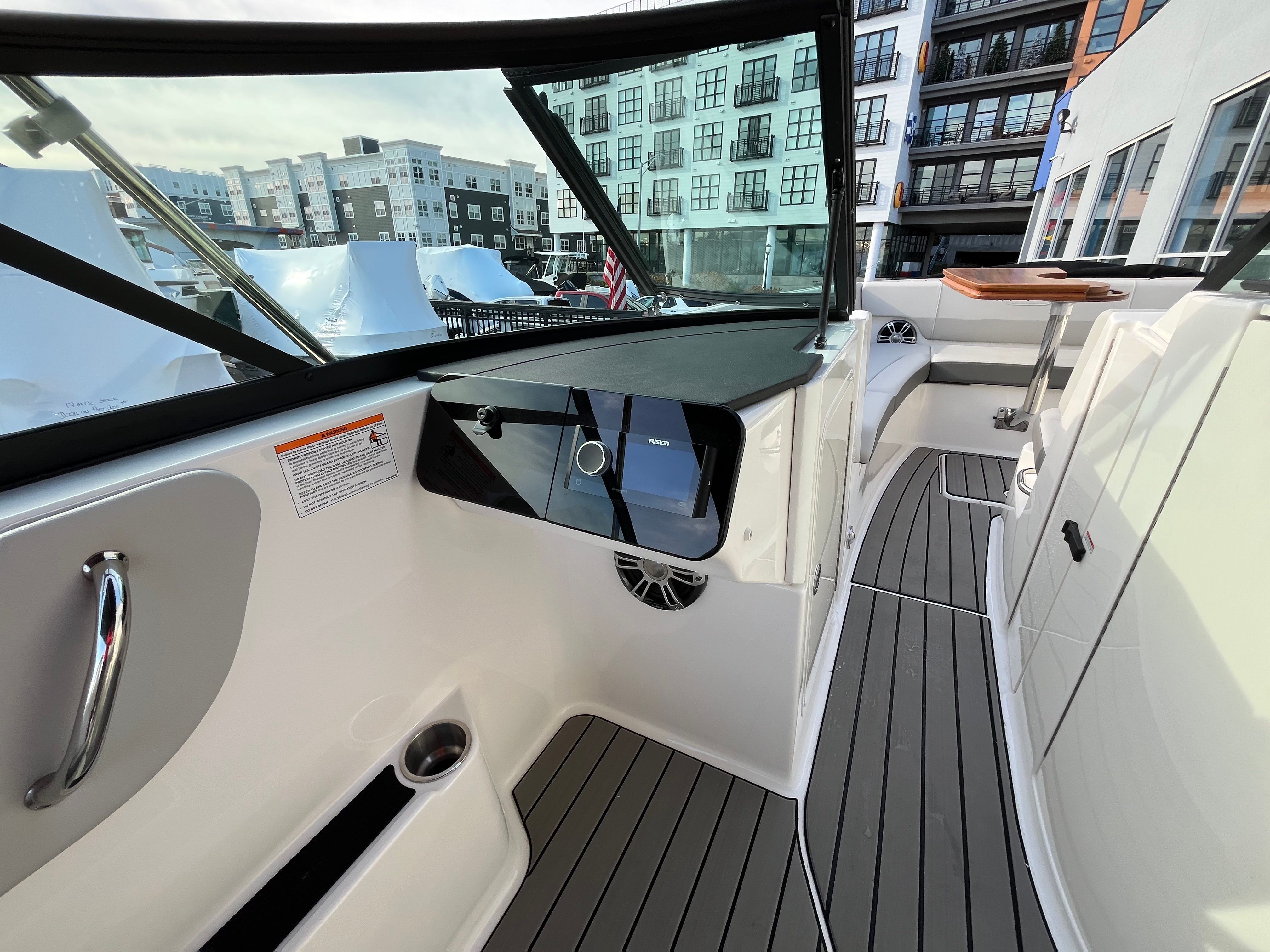 2025 Sea Ray SDX 270 Outboard Image Thumbnail #18