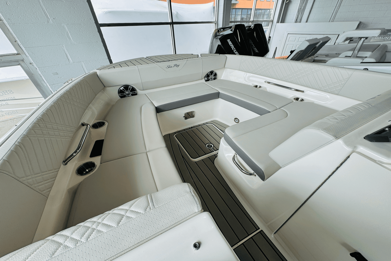 2025 Sea Ray SDX 270 Outboard Image Thumbnail #40