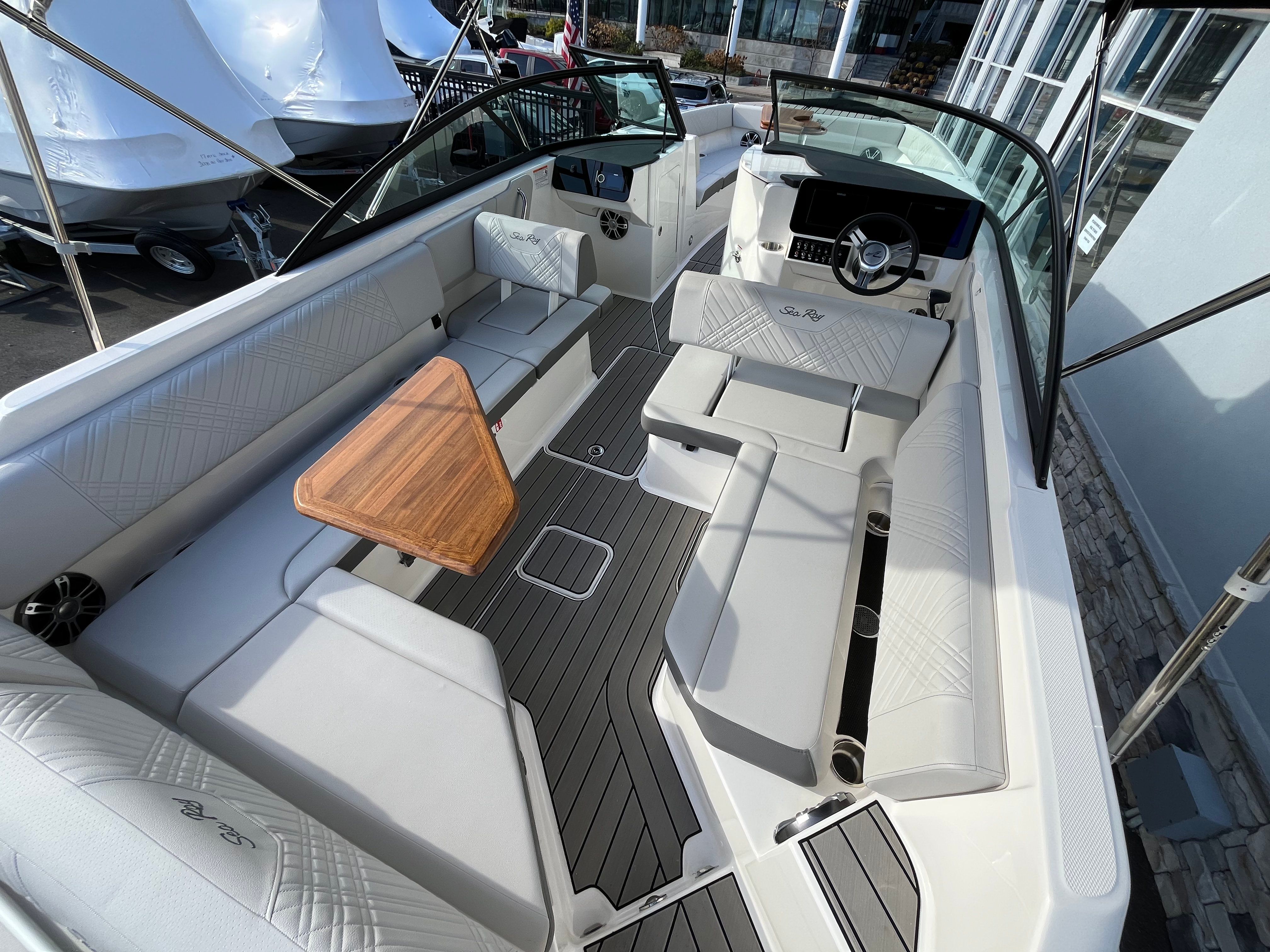 2025 Sea Ray SDX 270 Outboard Image Thumbnail #11