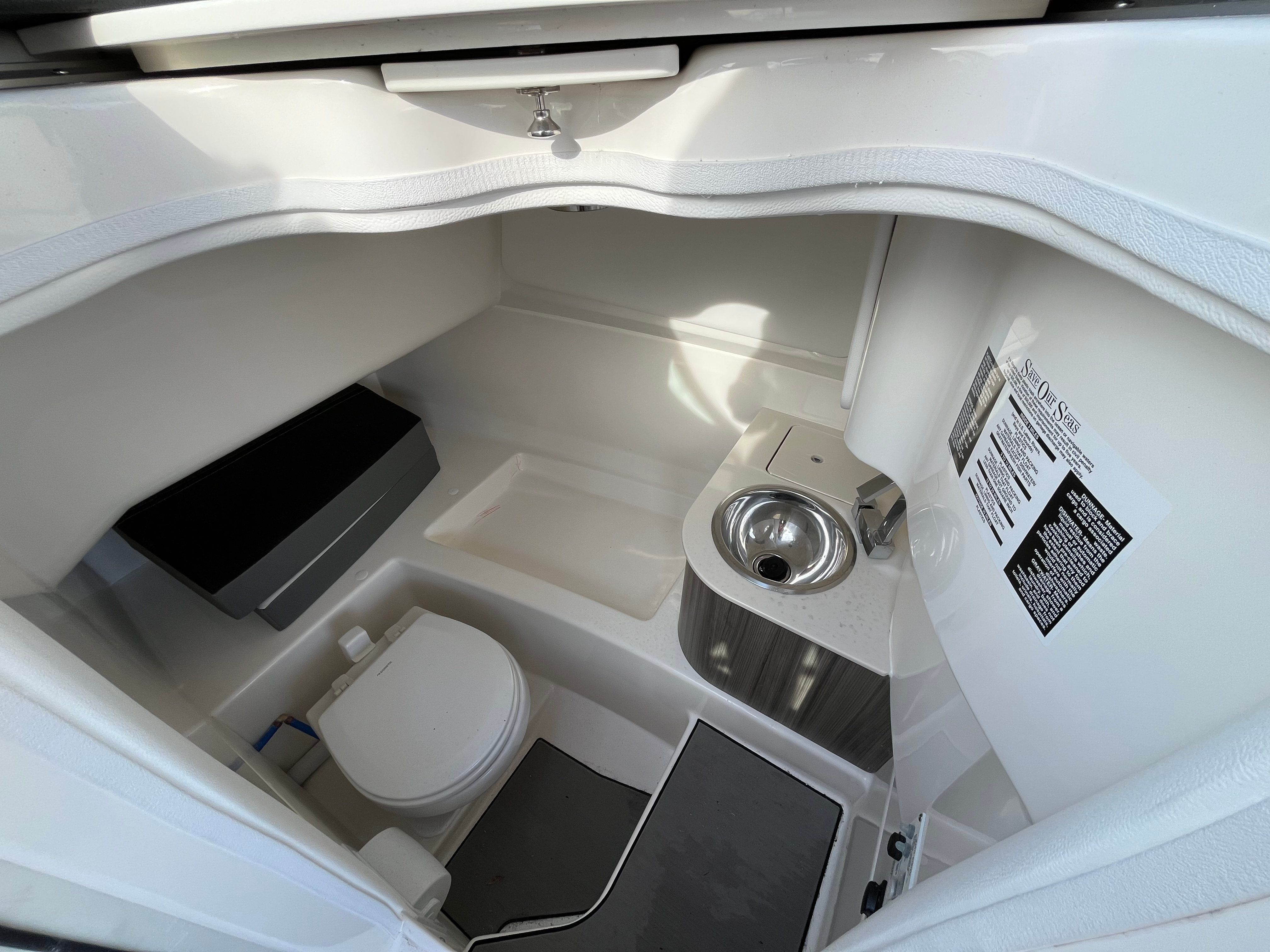 2025 Sea Ray SDX 270 Outboard Image Thumbnail #20