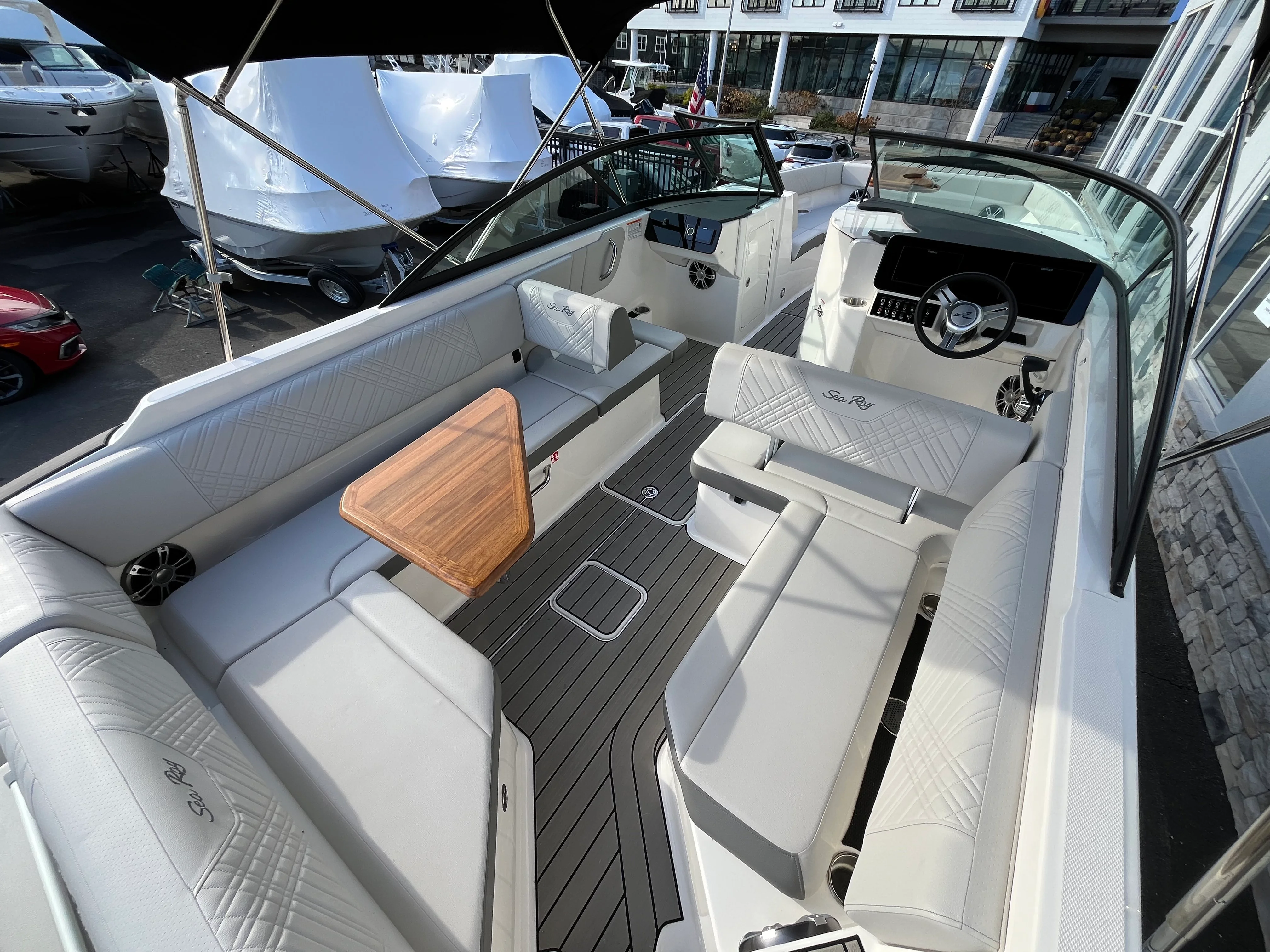 2025 Sea Ray SDX 270 Outboard Image Thumbnail #10