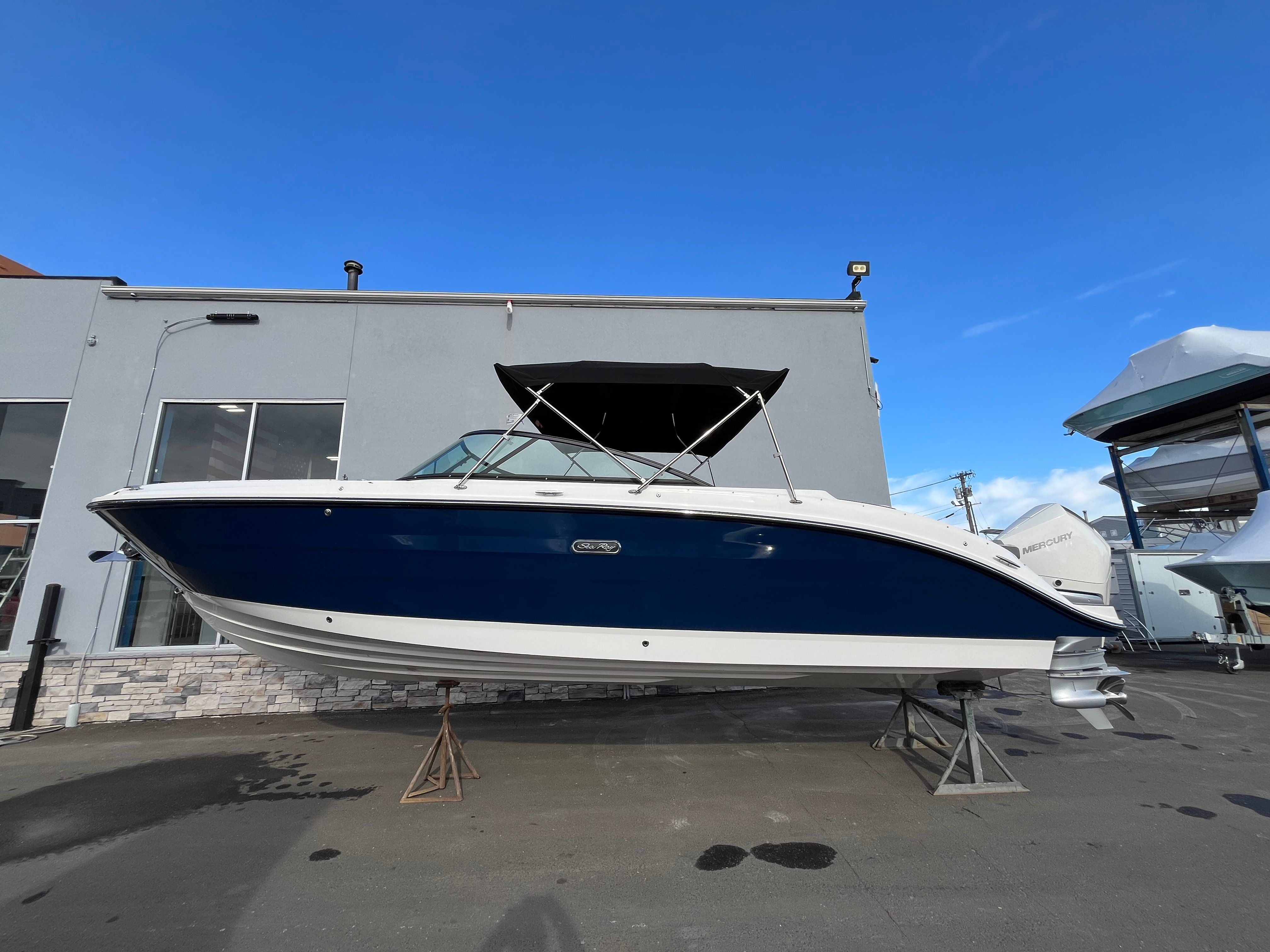 2025 Sea Ray SDX 270 Outboard Image Thumbnail #0