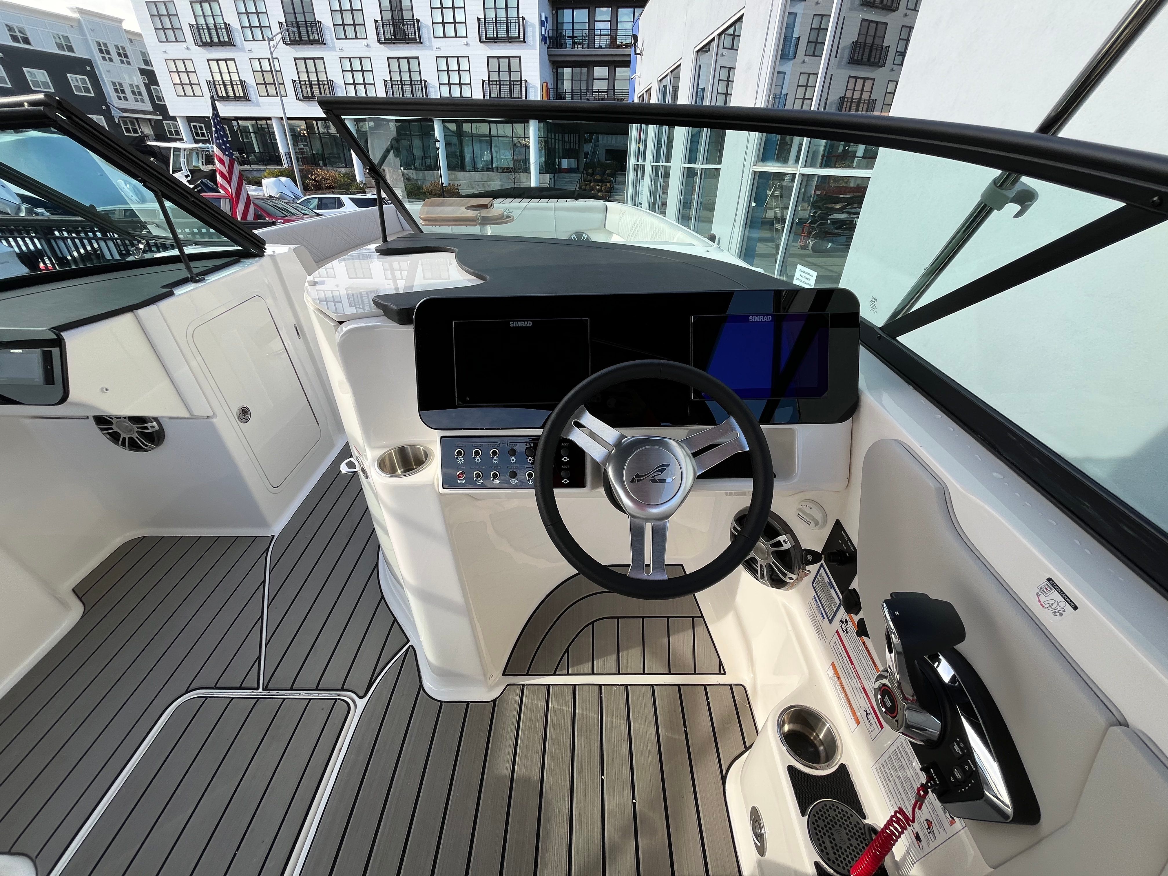 2025 Sea Ray SDX 270 Outboard Image Thumbnail #15