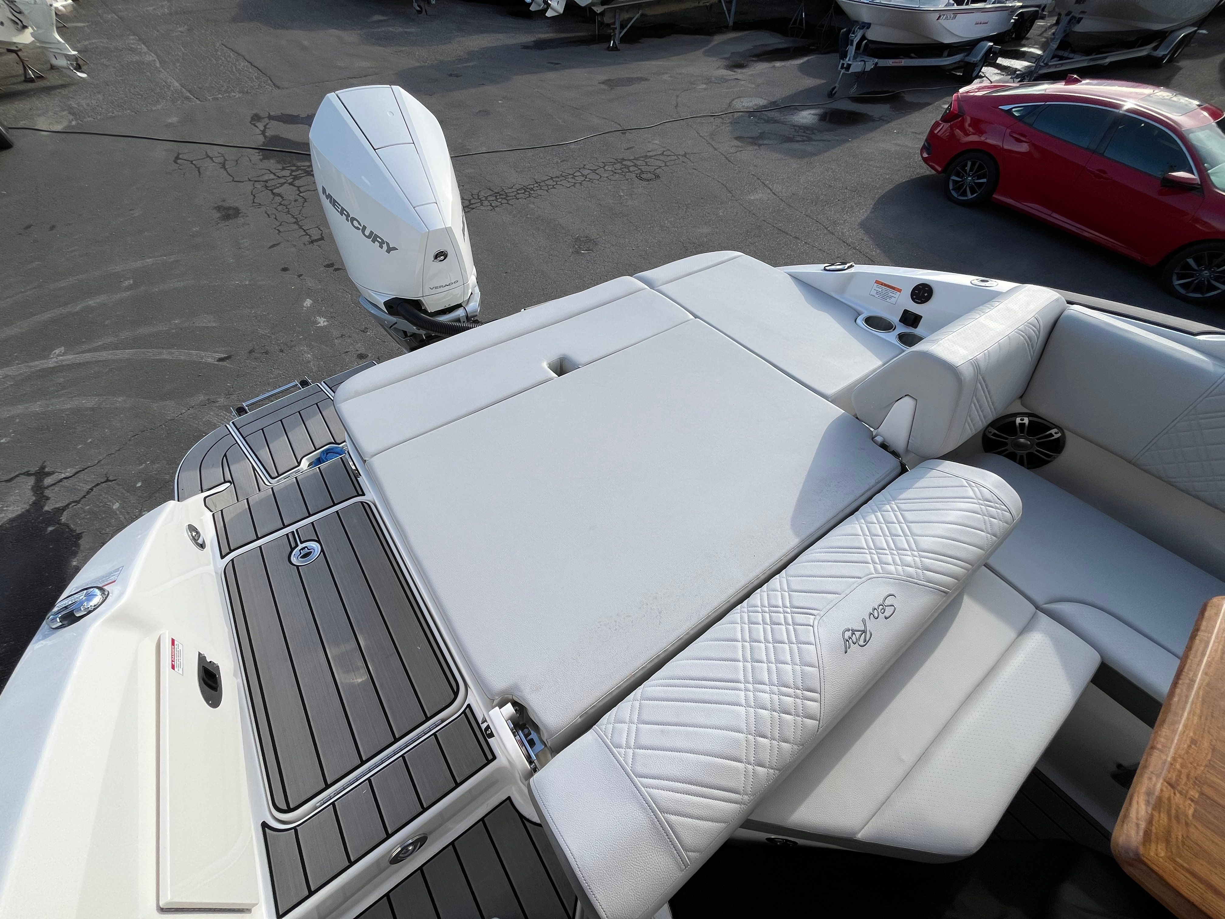 2025 Sea Ray SDX 270 Outboard Image Thumbnail #8