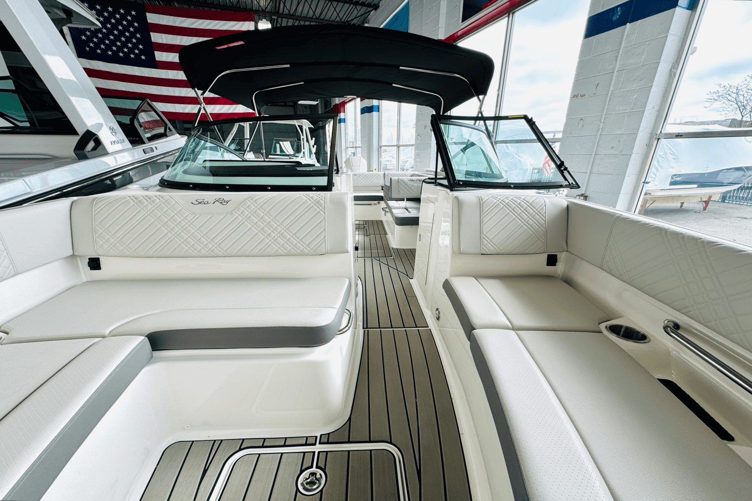 2025 Sea Ray SDX 270 Outboard Image Thumbnail #37