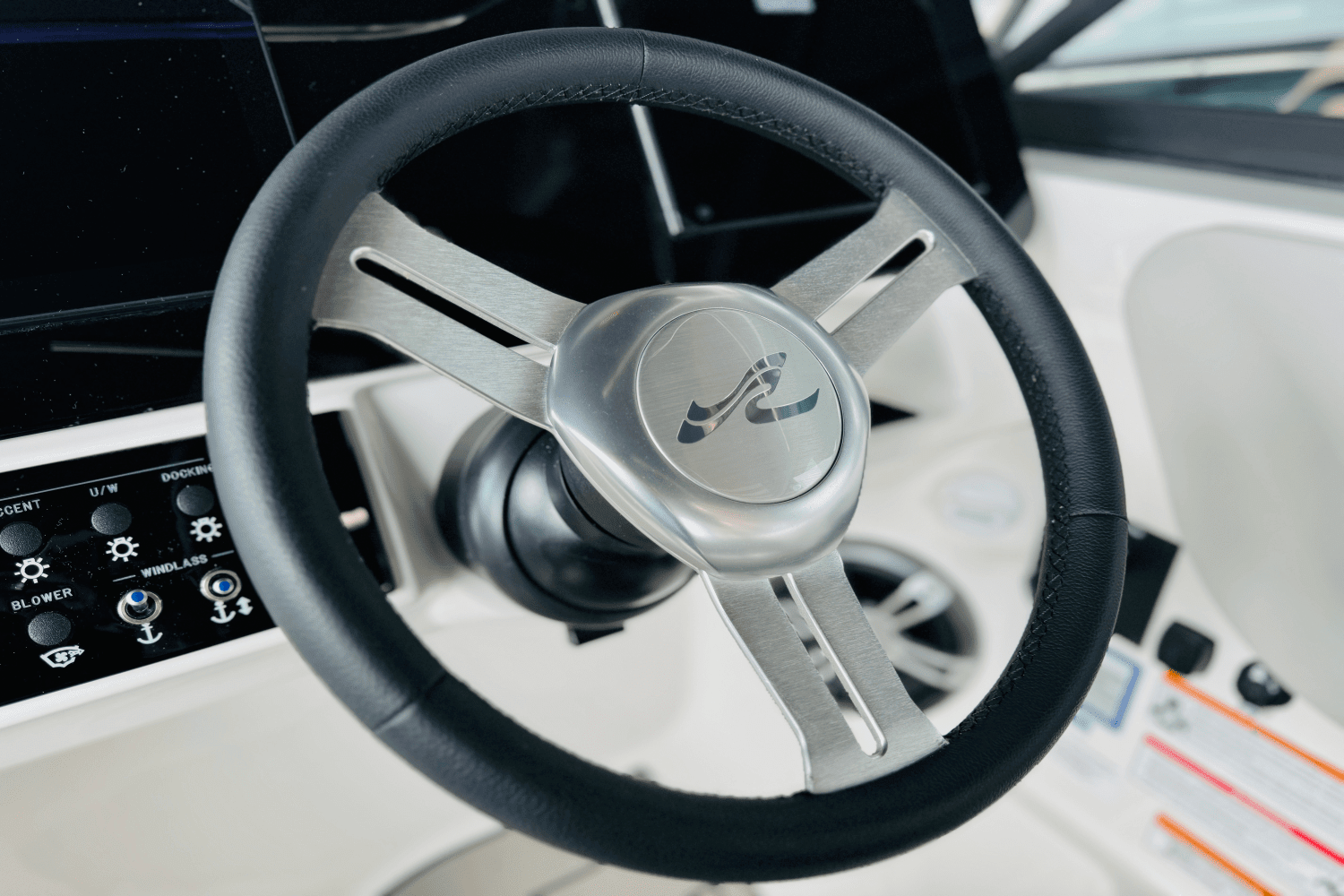 2025 Sea Ray SDX 270 Outboard Image Thumbnail #30