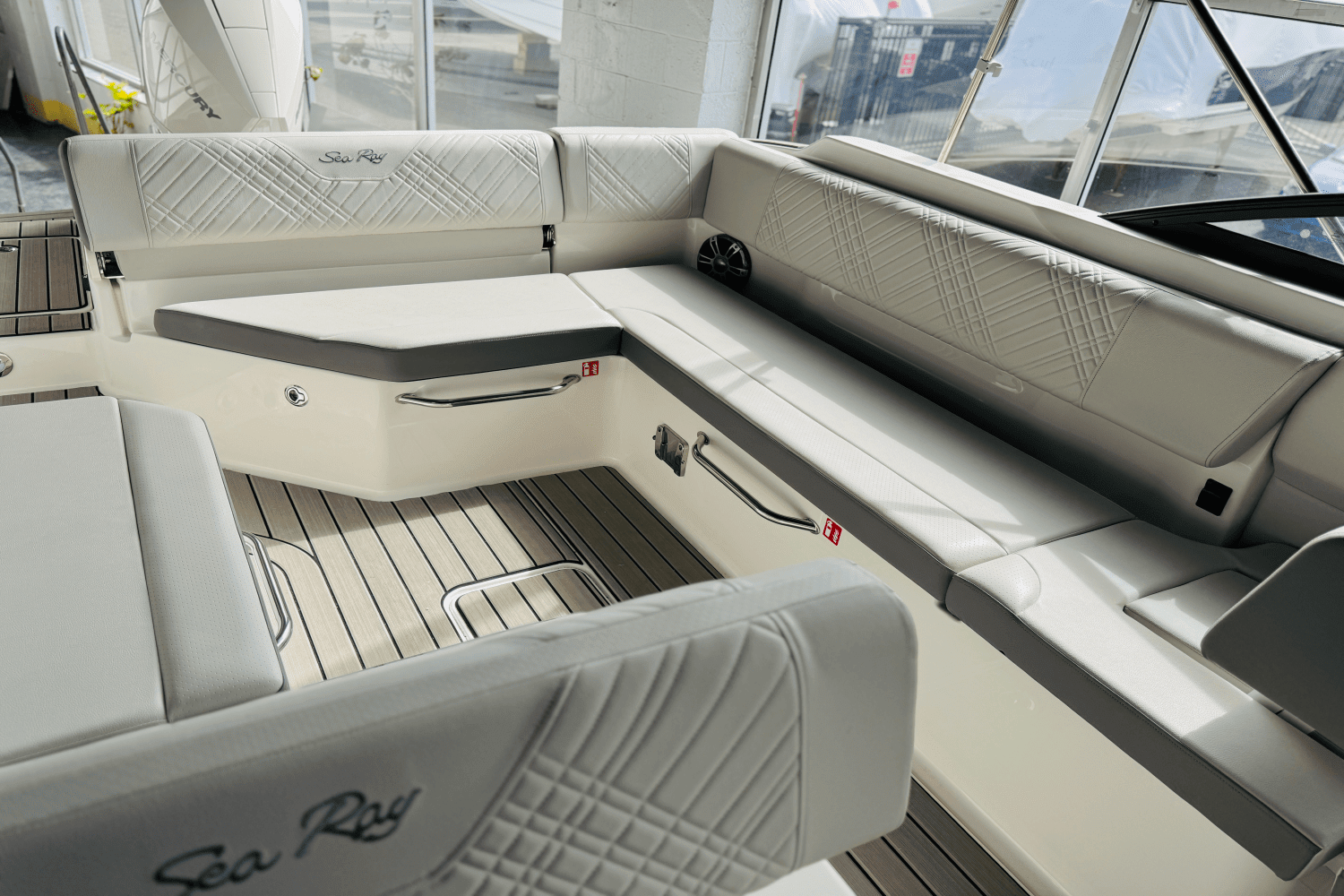 2025 Sea Ray SDX 270 Outboard Image Thumbnail #16