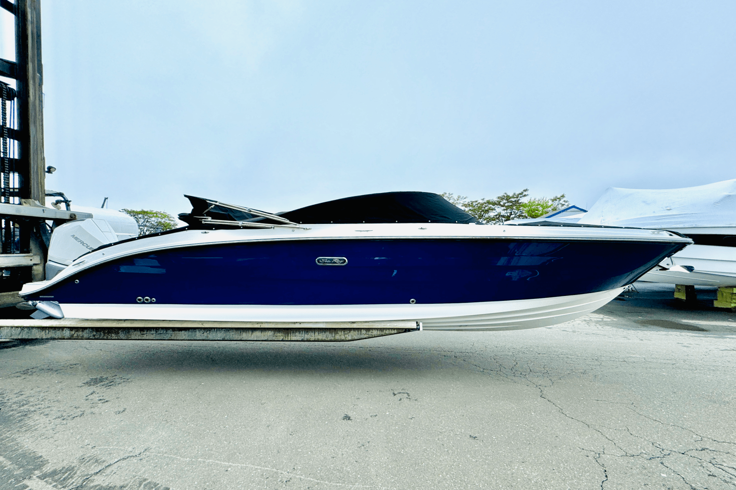 2025 Sea Ray SDX 270 Outboard Image Thumbnail #2