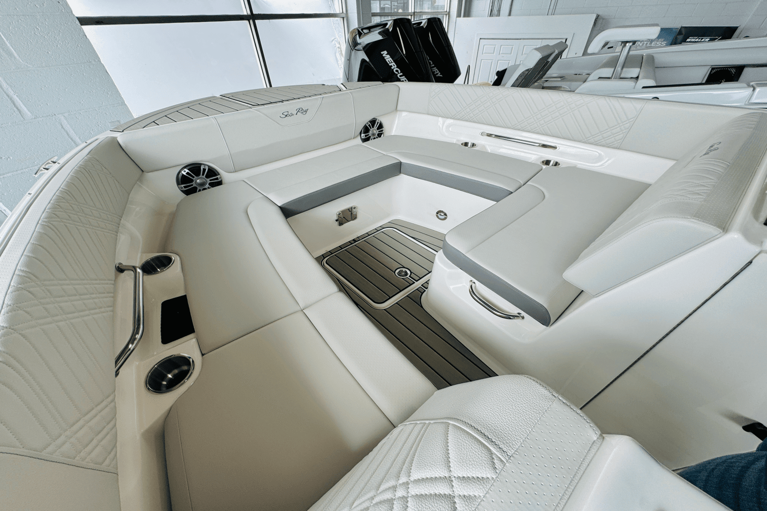 2025 Sea Ray SDX 270 Outboard Image Thumbnail #42