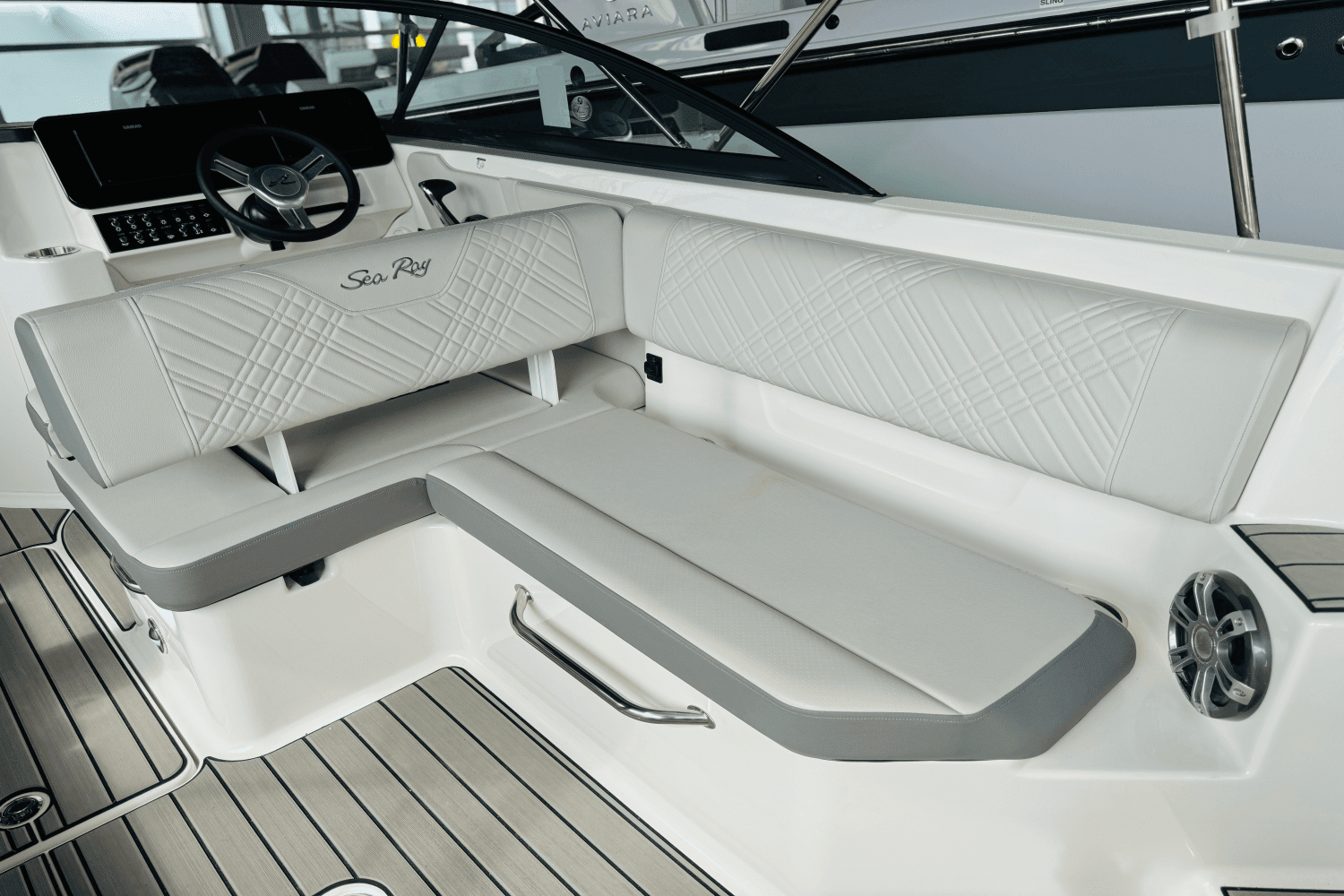 2025 Sea Ray SDX 270 Outboard Image Thumbnail #19