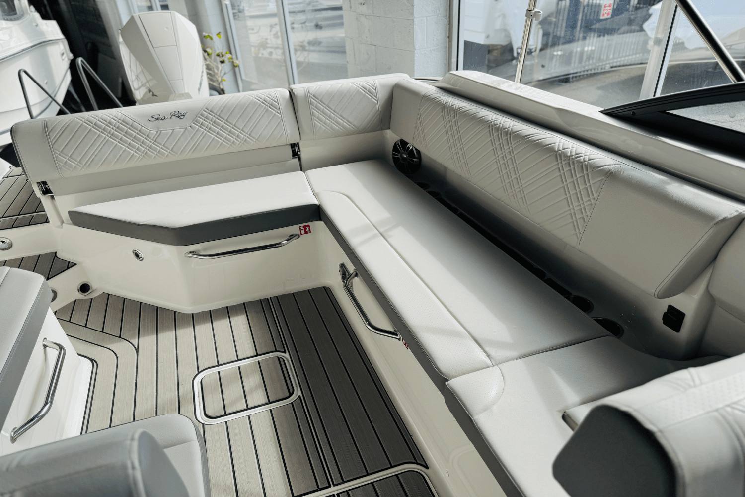 2025 Sea Ray SDX 270 Outboard Image Thumbnail #17