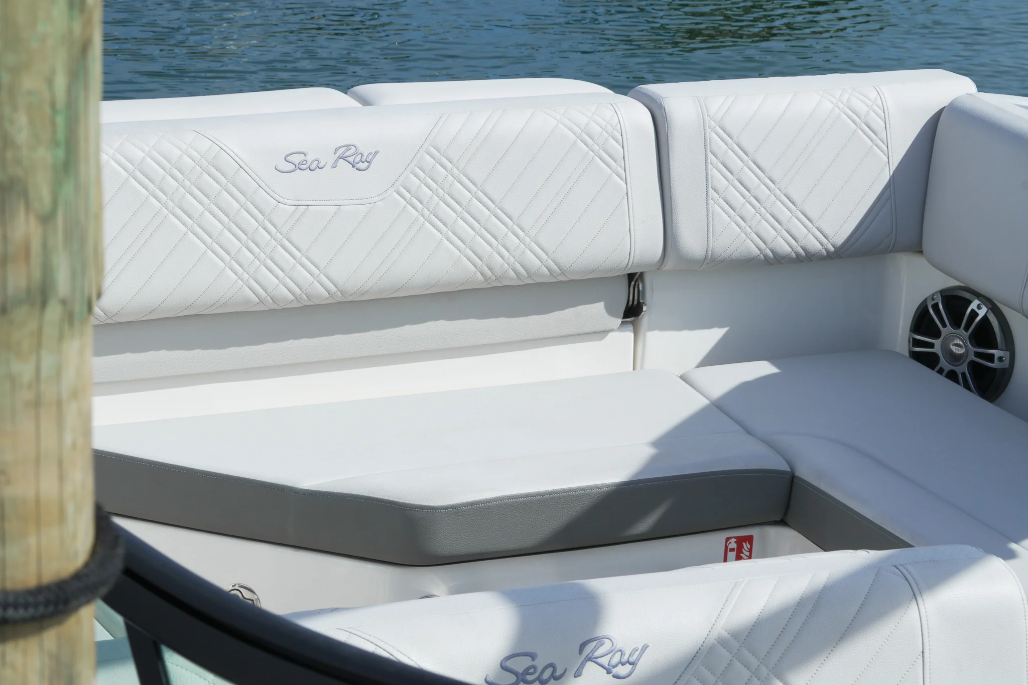 2025 Sea Ray SDX 270 Outboard Image Thumbnail #36