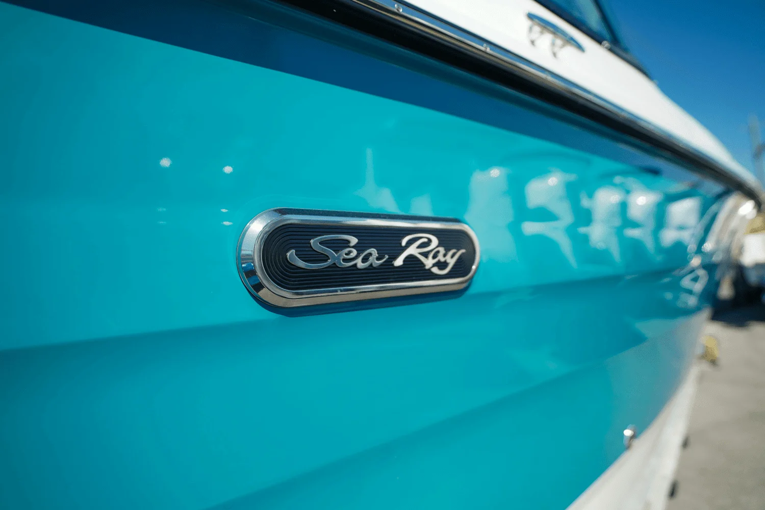 2025 Sea Ray SDX 270 Outboard Image Thumbnail #3