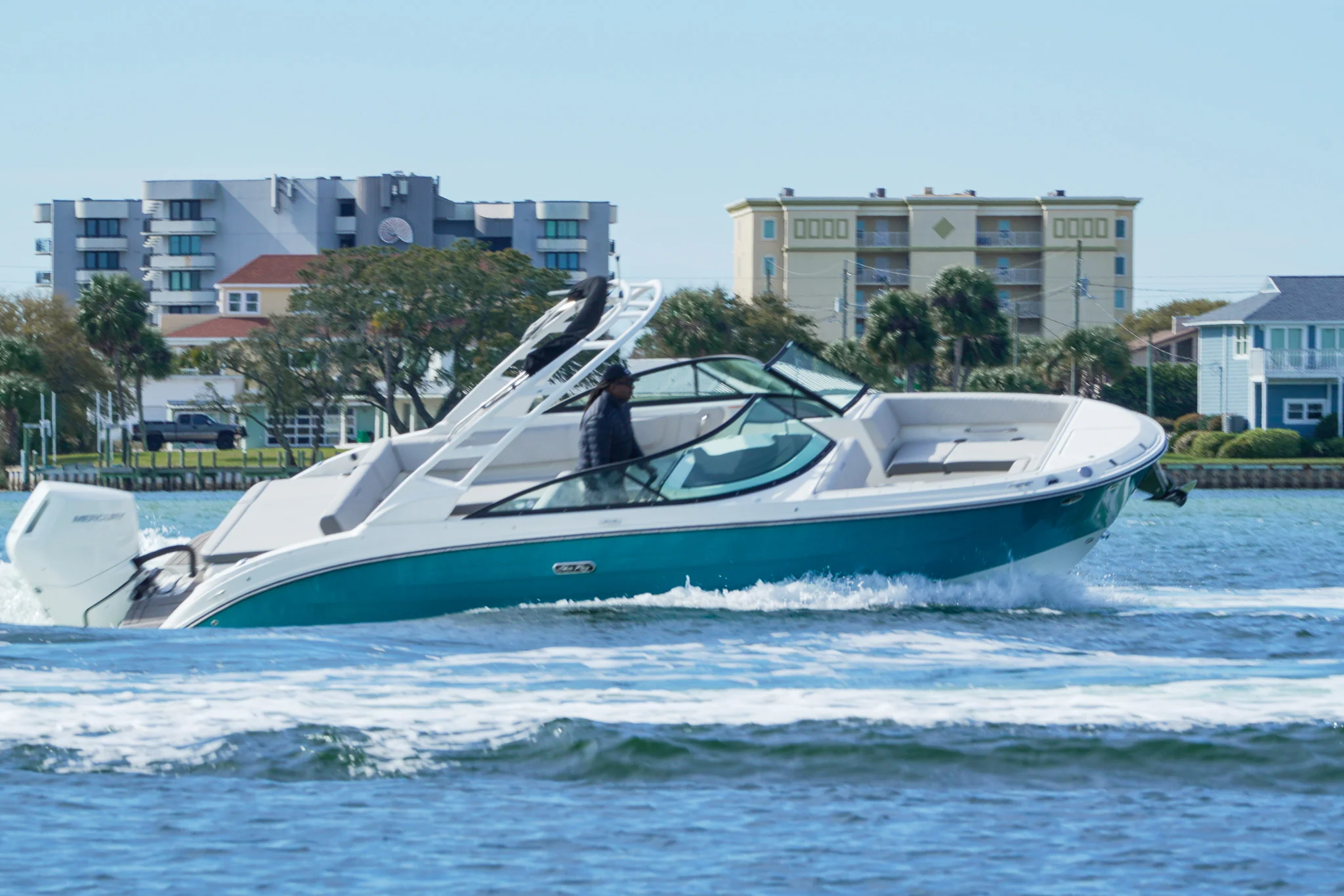 2025 Sea Ray SDX 270 Outboard Image Thumbnail #13
