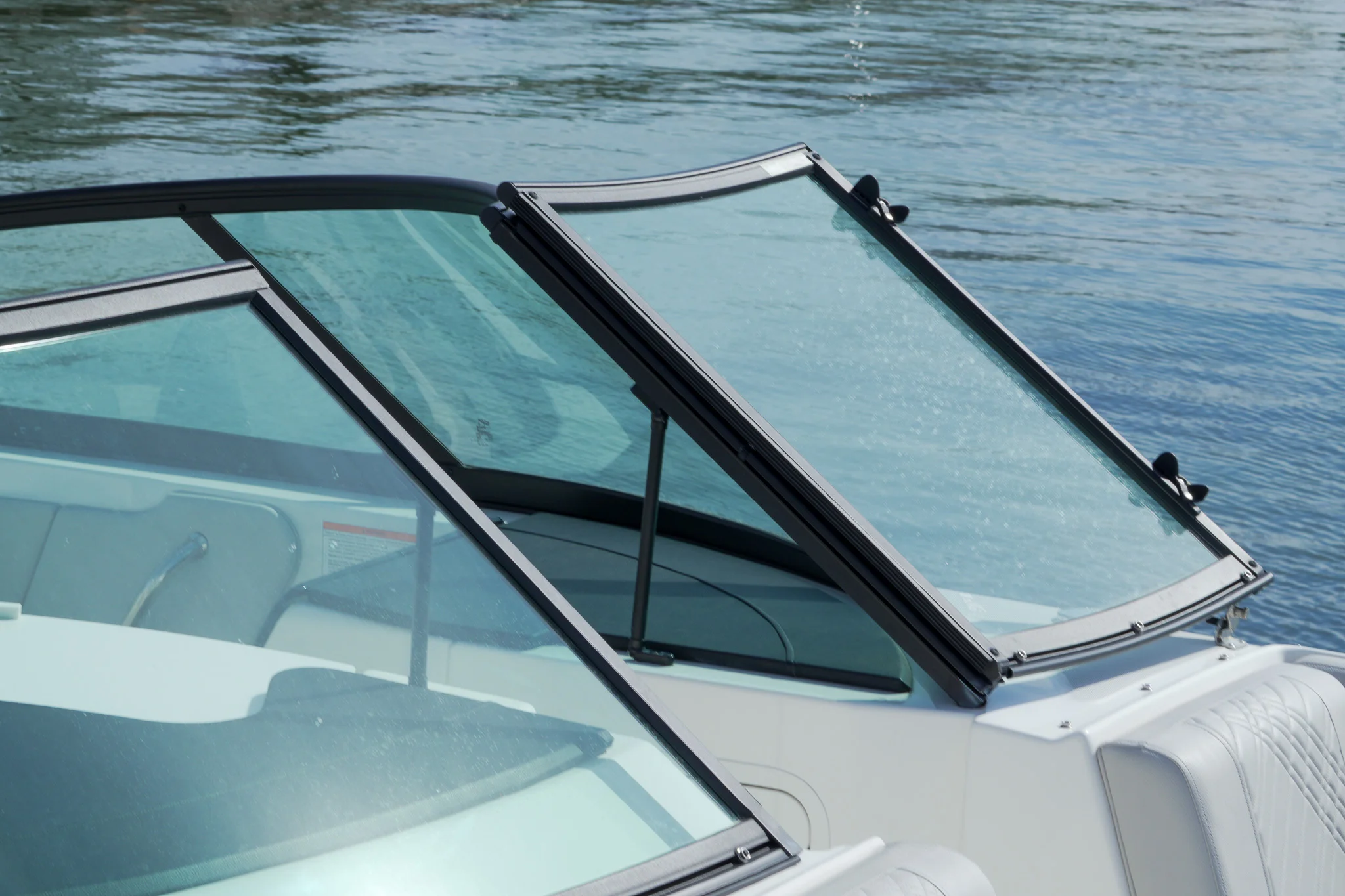 2025 Sea Ray SDX 270 Outboard Image Thumbnail #33