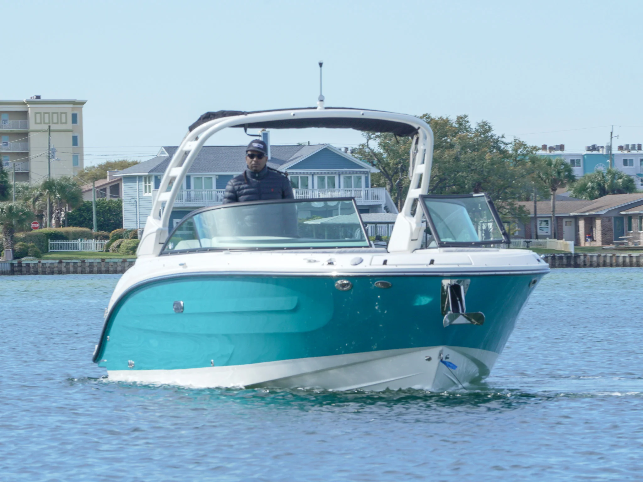 2025 Sea Ray SDX 270 Outboard Image Thumbnail #2