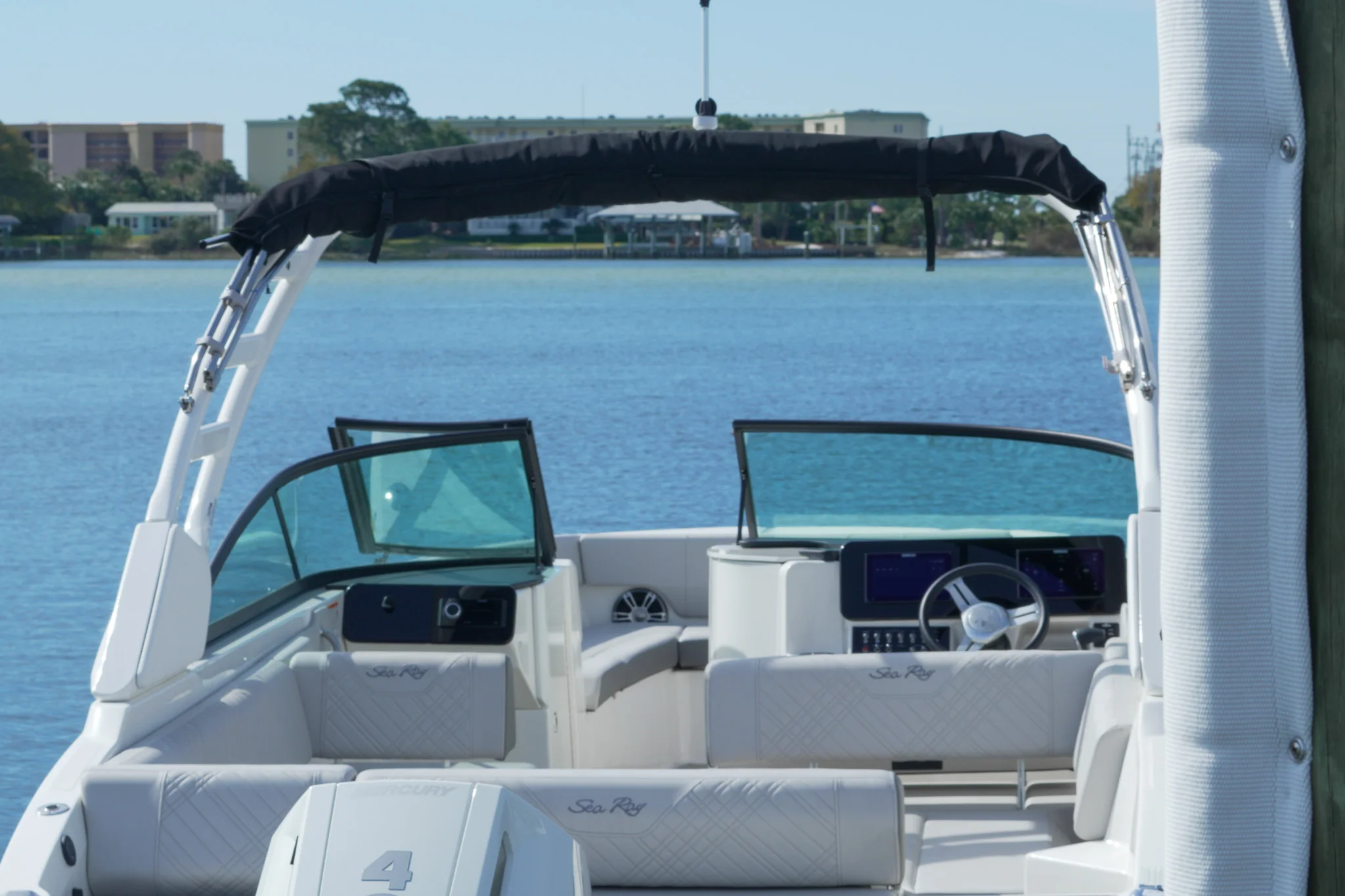 2025 Sea Ray SDX 270 Outboard Image Thumbnail #18