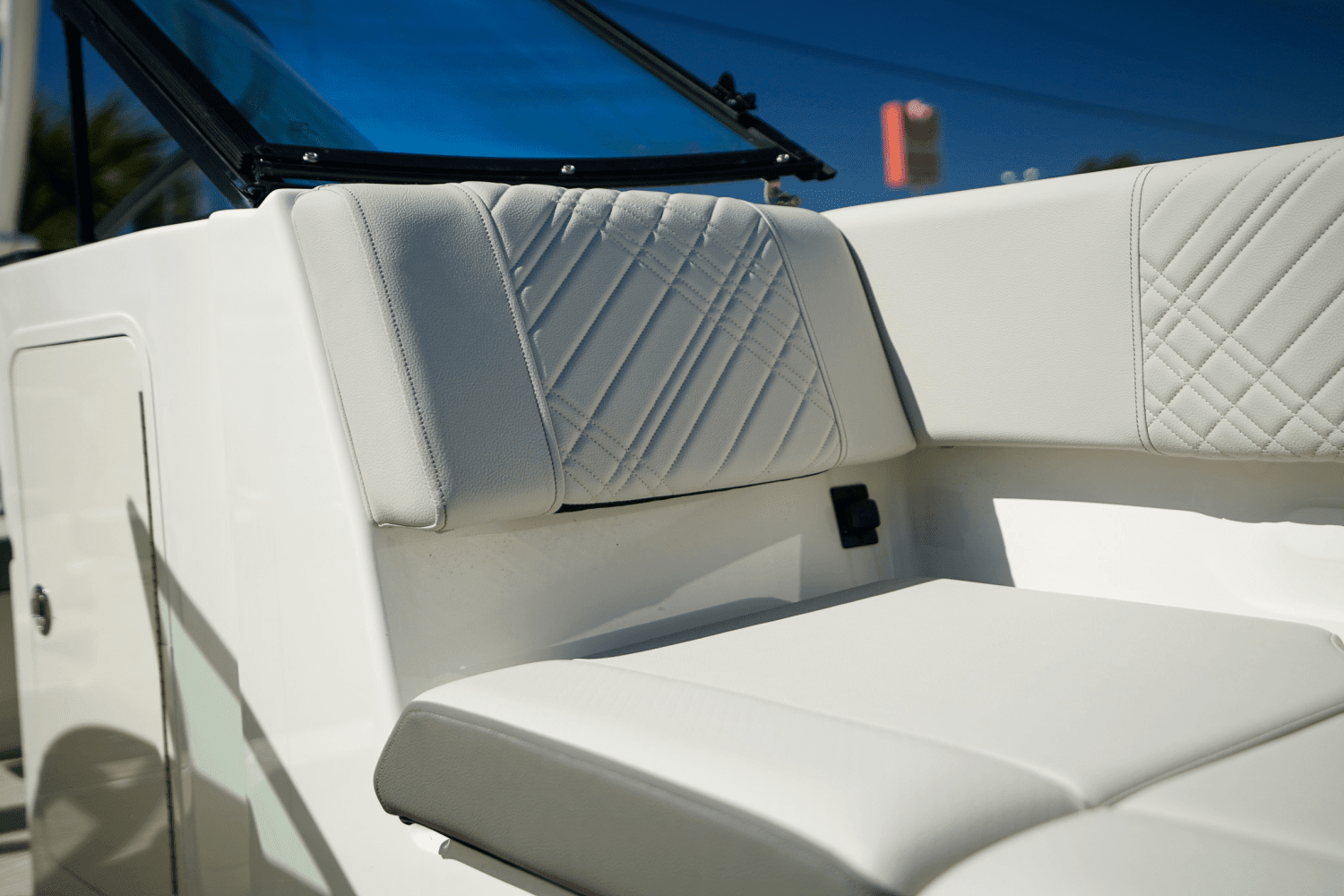 2025 Sea Ray SDX 270 Outboard Image Thumbnail #38