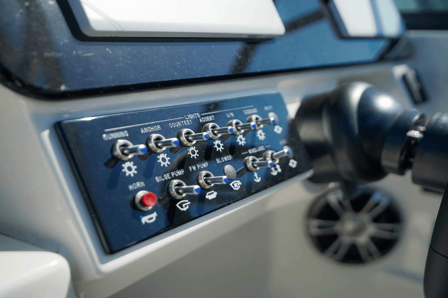 2025 Sea Ray SDX 270 Outboard Image Thumbnail #28