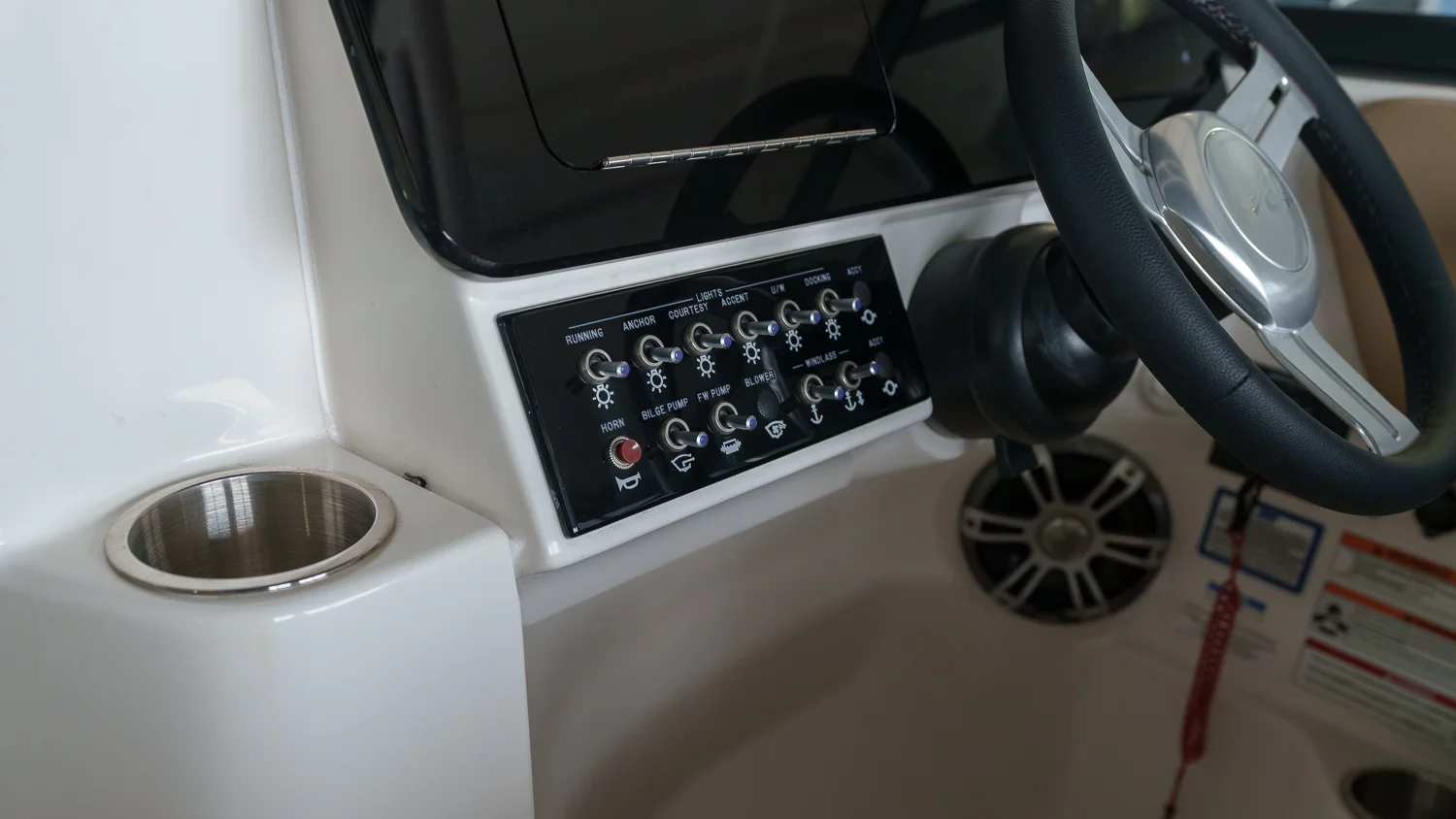 2025 Sea Ray SDX 270 Outboard Image Thumbnail #16