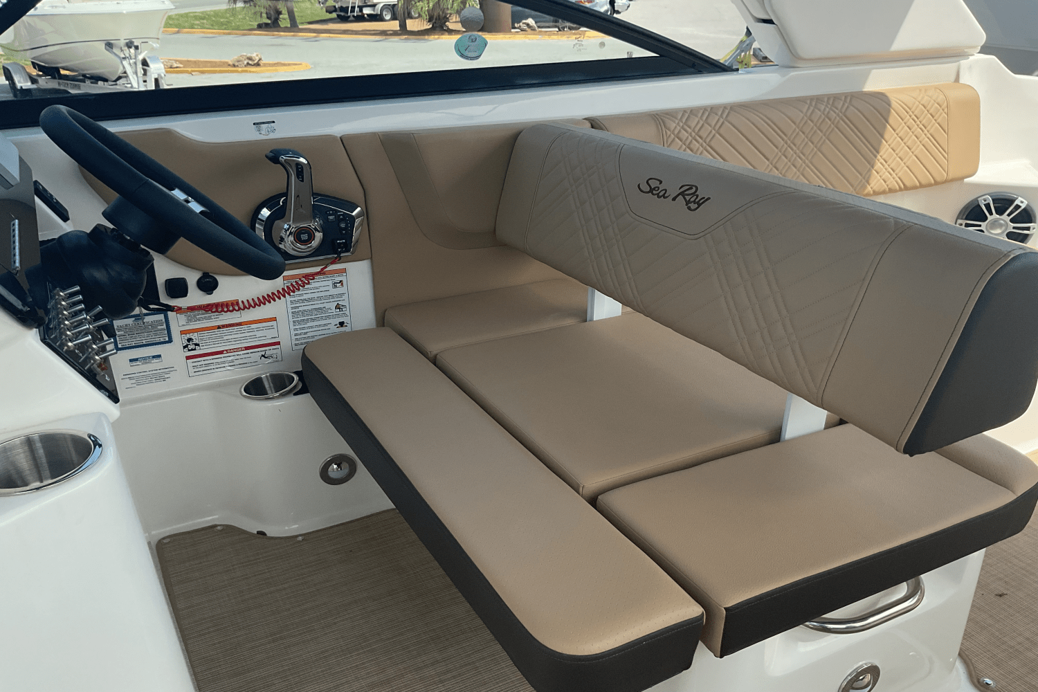 2025 Sea Ray SDX 270 Outboard Image Thumbnail #7