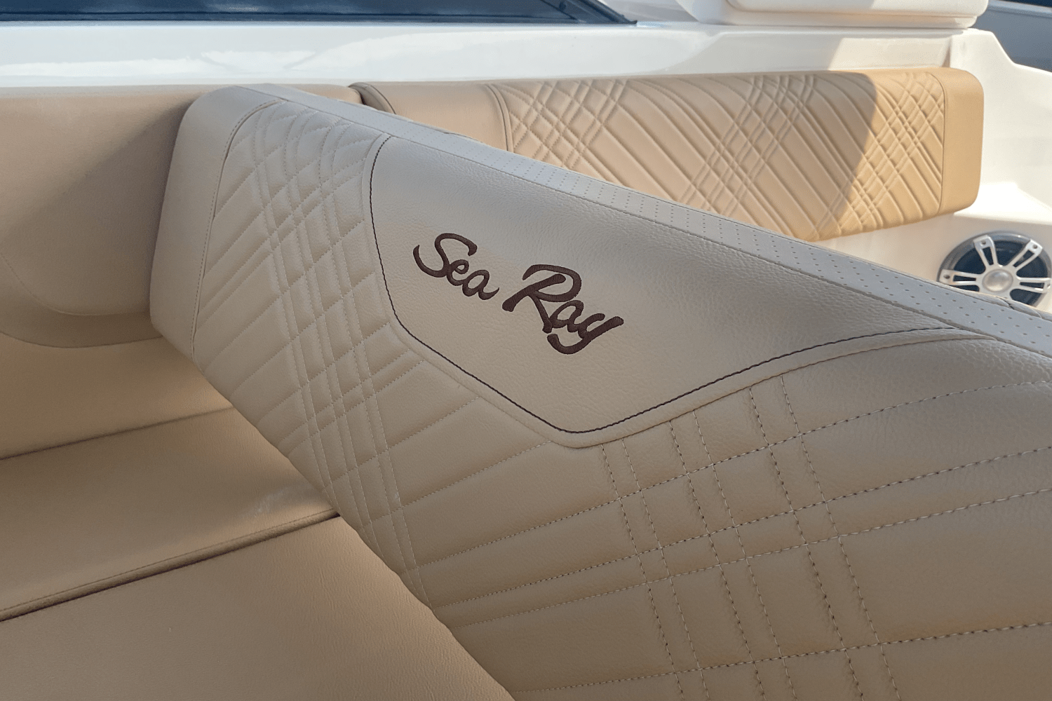 2025 Sea Ray SDX 270 Outboard Image Thumbnail #17