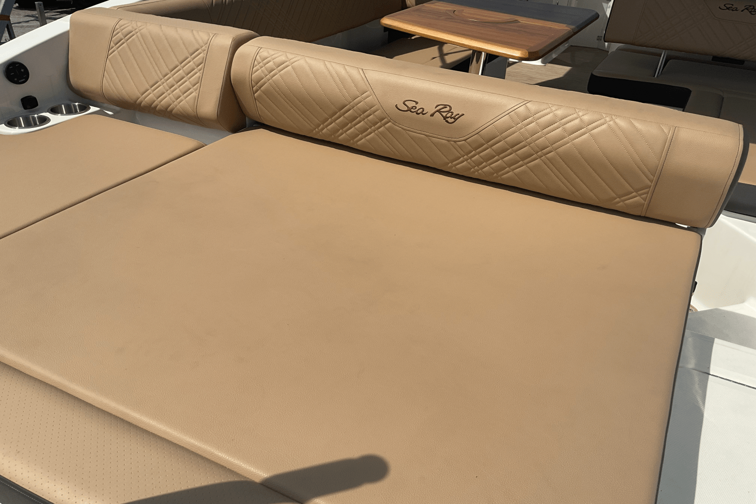 2025 Sea Ray SDX 270 Outboard Image Thumbnail #19