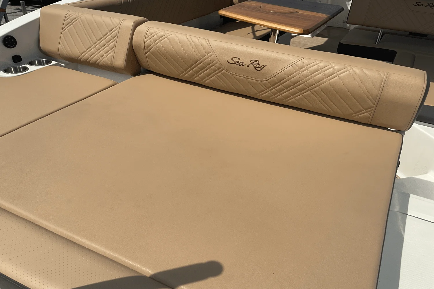 2025 Sea Ray SDX 270 Outboard Image Thumbnail #19