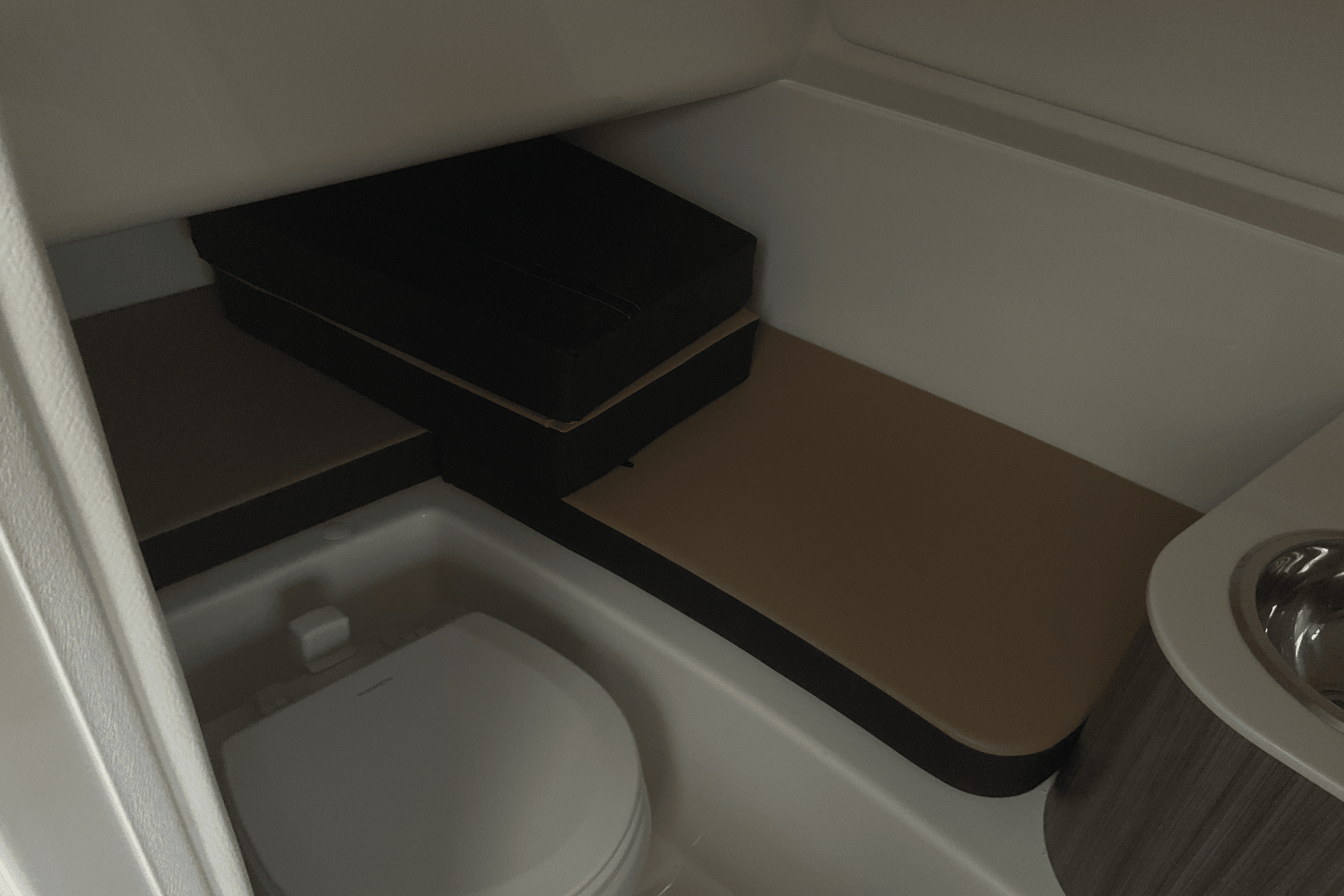 2025 Sea Ray SDX 270 Outboard Image Thumbnail #11