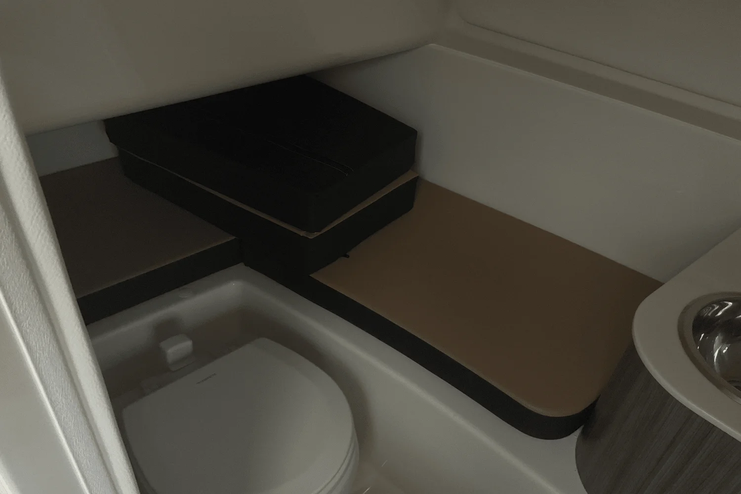 2025 Sea Ray SDX 270 Outboard Image Thumbnail #11