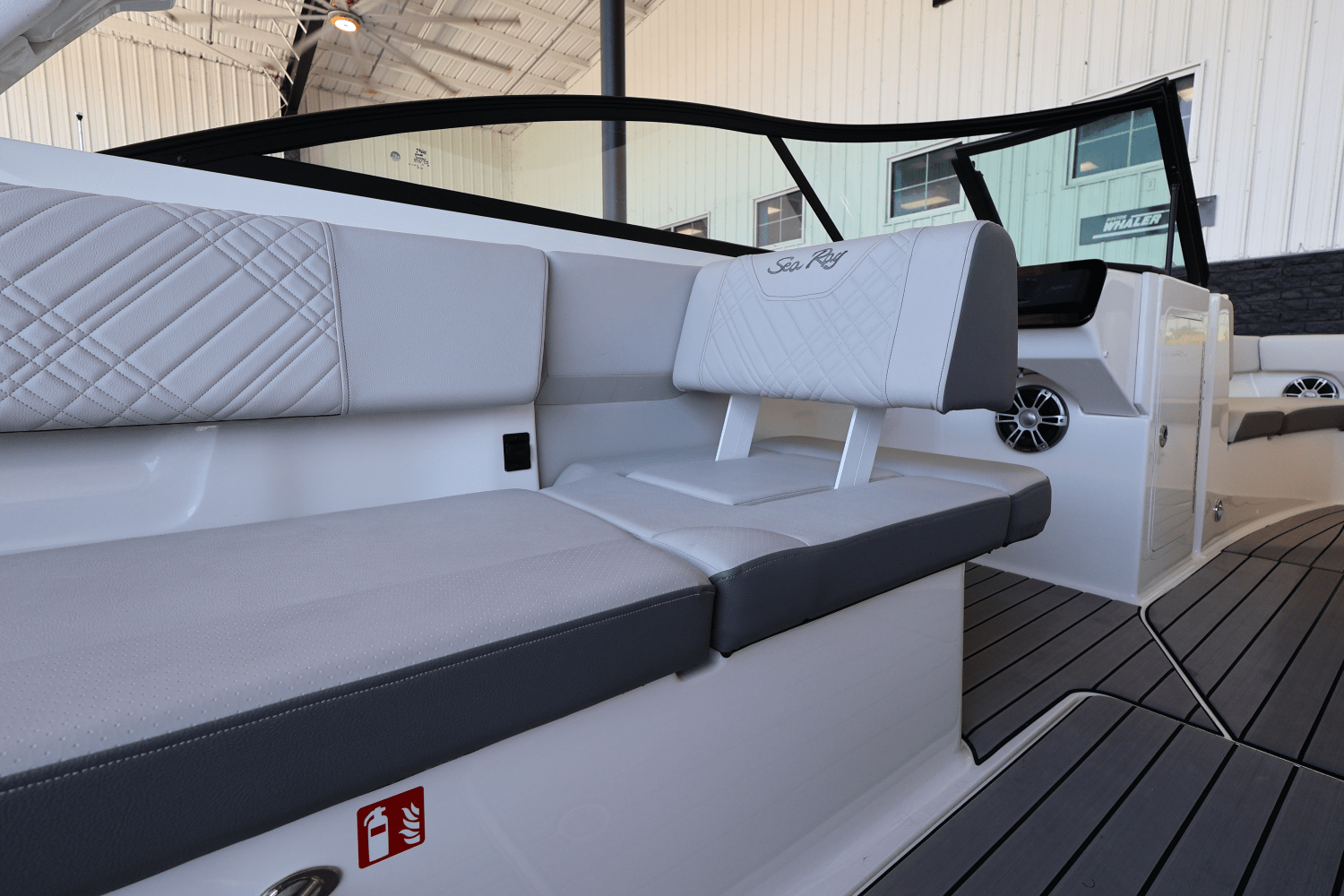2025 Sea Ray SDX 270 Outboard Image Thumbnail #19