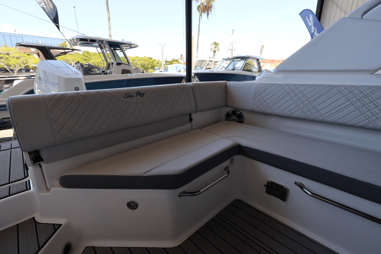 2025 Sea Ray SDX 270 Outboard Image Thumbnail #14
