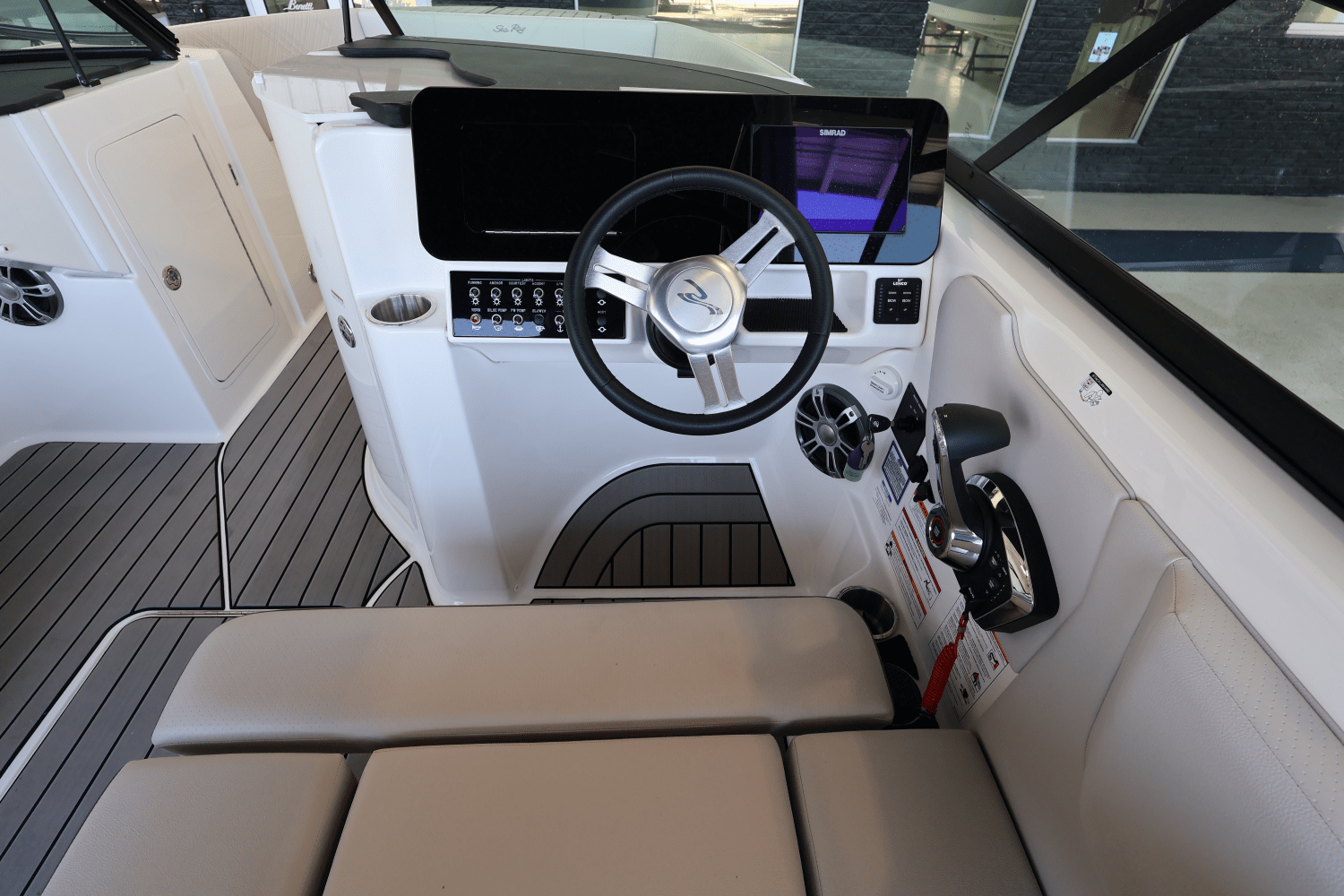 2025 Sea Ray SDX 270 Outboard Image Thumbnail #24