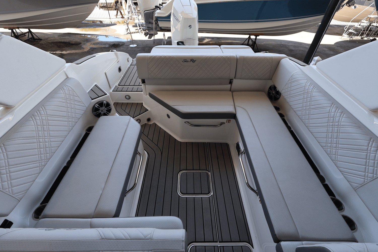 2025 Sea Ray SDX 270 Outboard Image Thumbnail #16