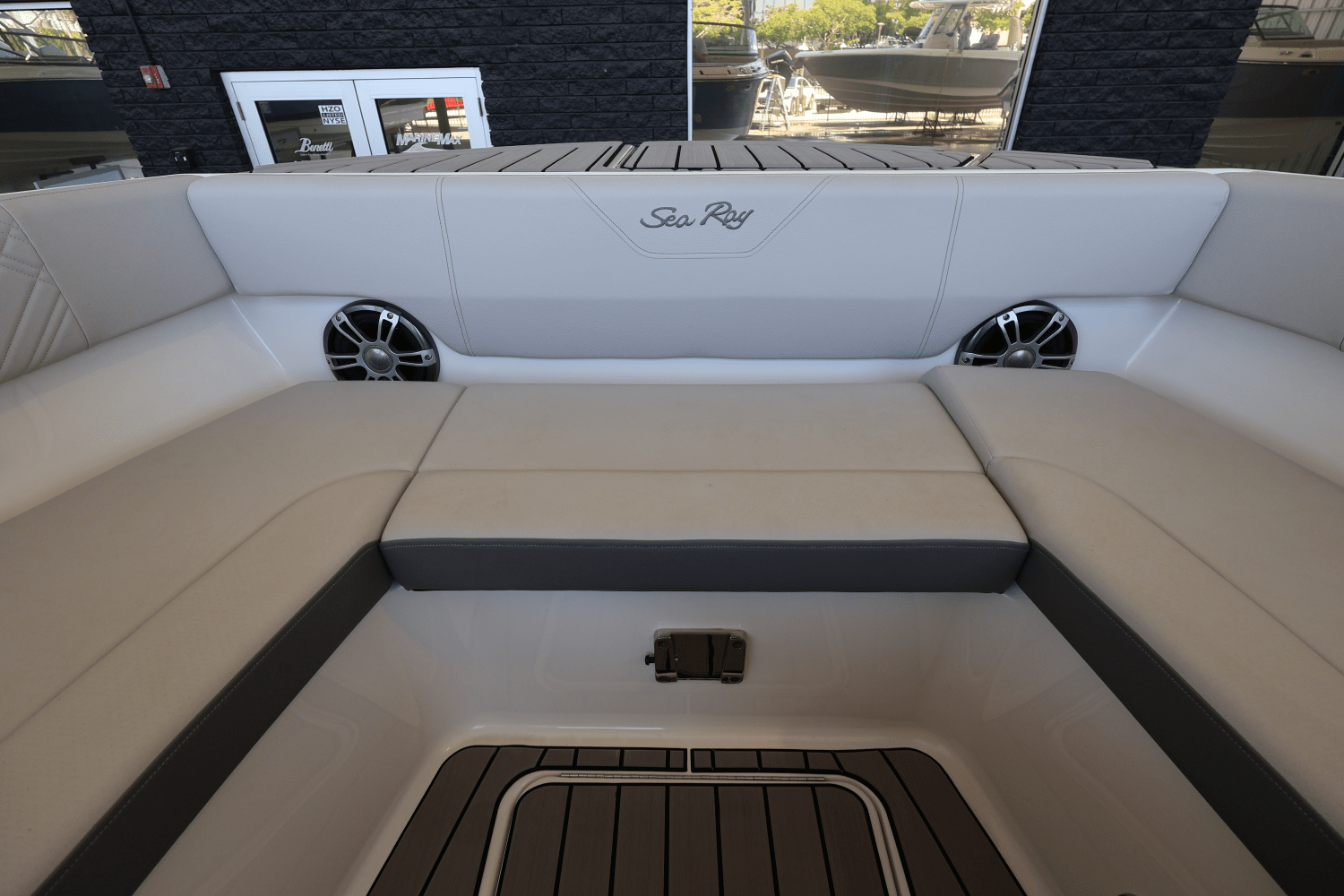 2025 Sea Ray SDX 270 Outboard Image Thumbnail #42
