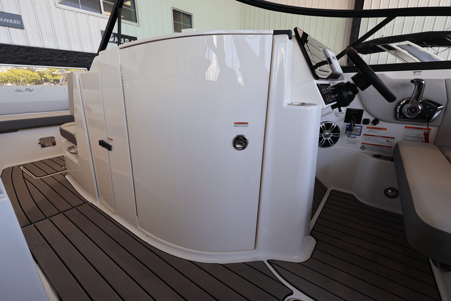 2025 Sea Ray SDX 270 Outboard Image Thumbnail #31