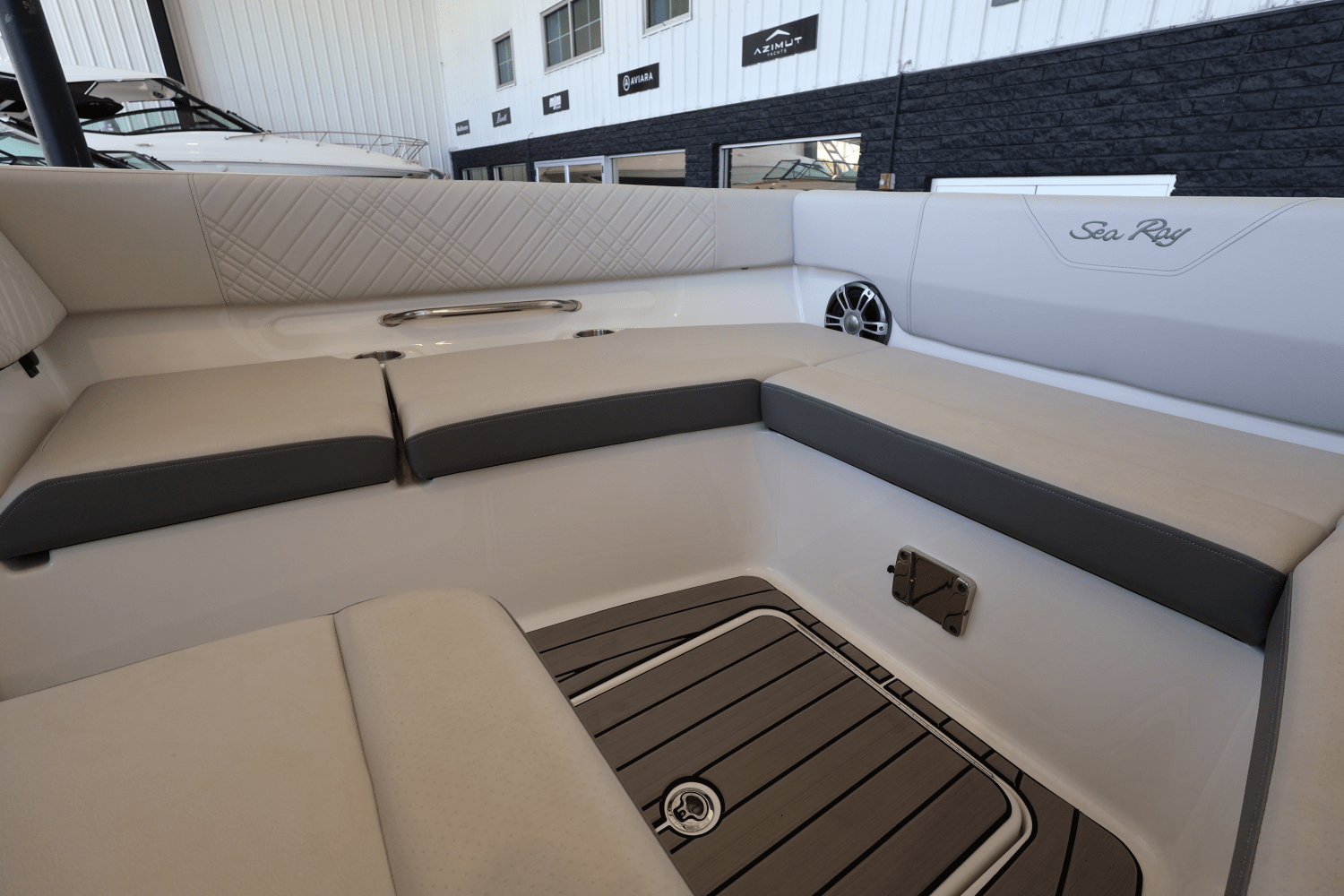 2025 Sea Ray SDX 270 Outboard Image Thumbnail #41