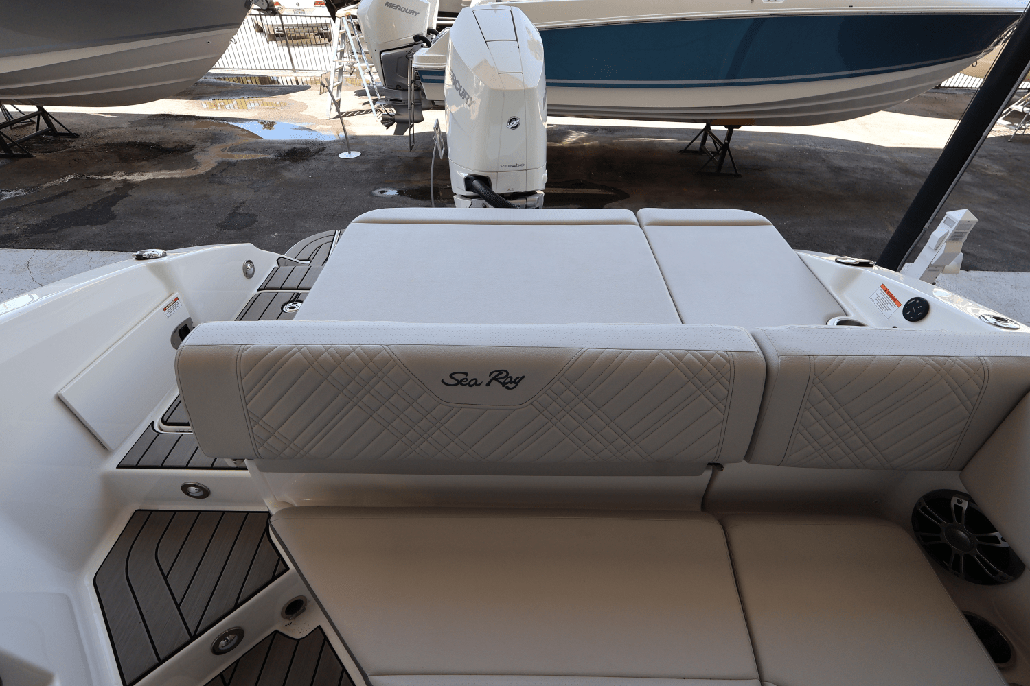 2025 Sea Ray SDX 270 Outboard Image Thumbnail #13